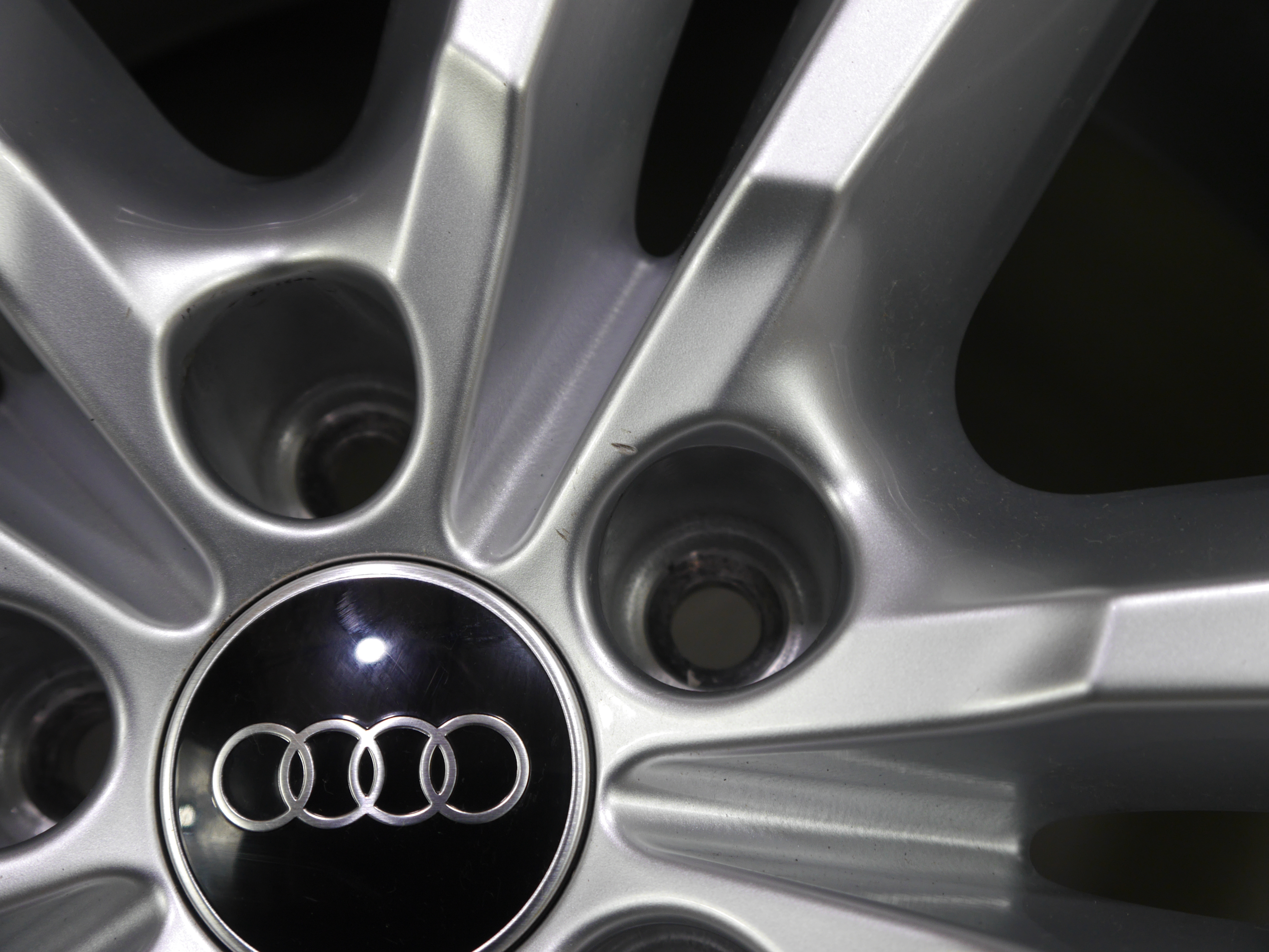 Audi Q7 Aluradsatz – Winter 255/50 R20 109H (AO) – 4M0601025G