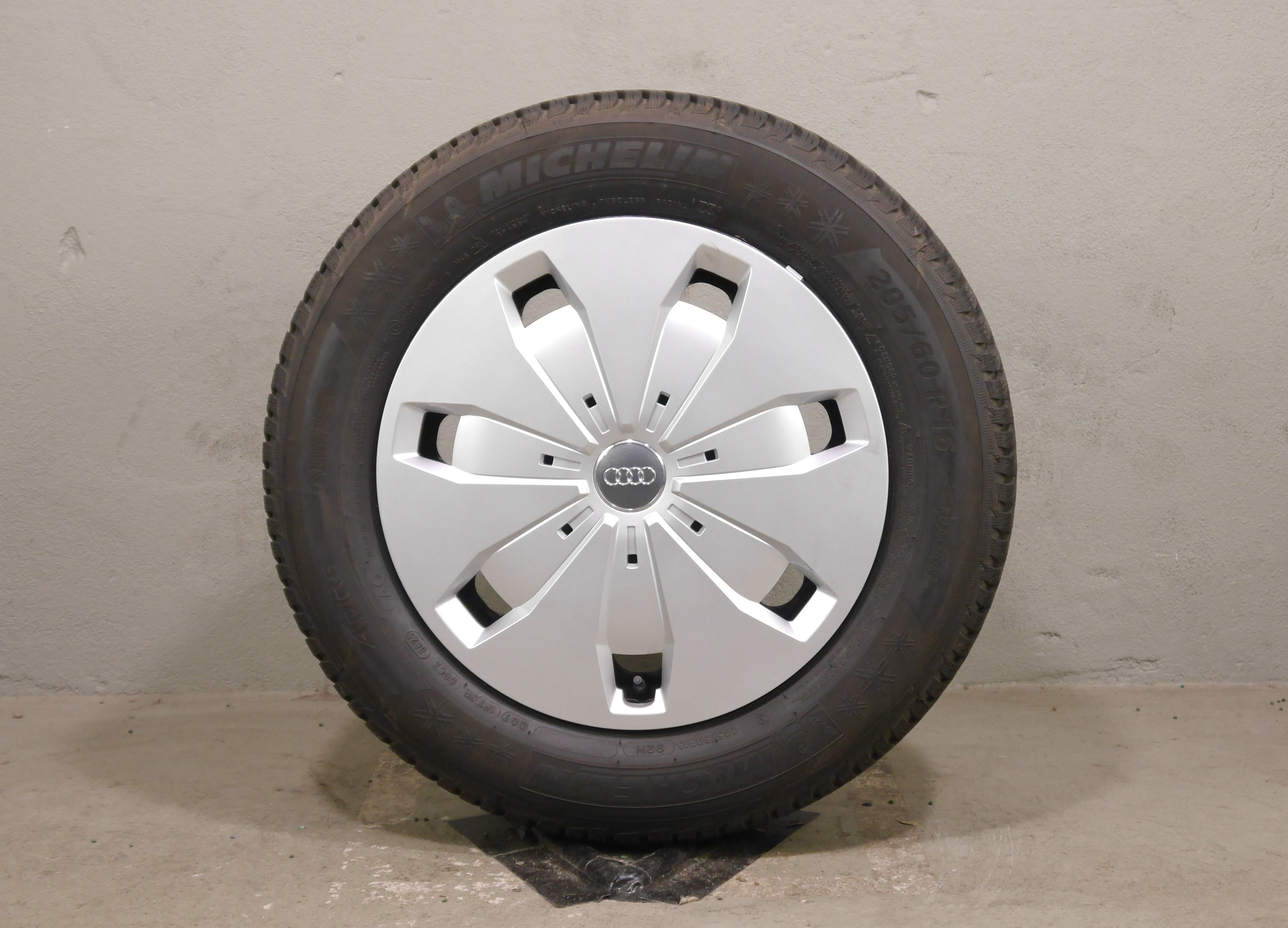 Audi Q2 Stahlradsatz VW T-ROC – Winter 205/60 R16 92H (AO) – 5Q0601027CJ