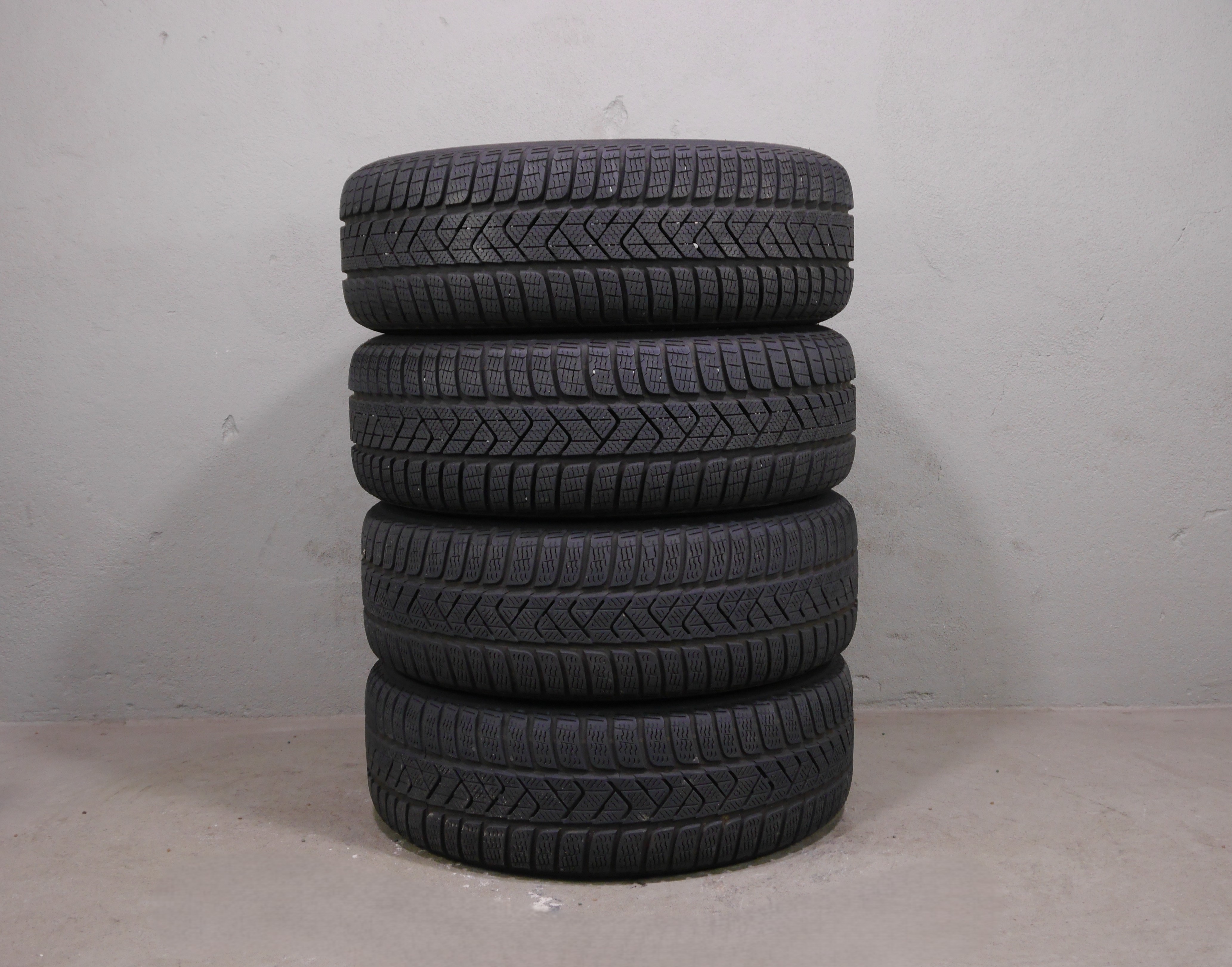 VW Touran Aluradsatz – Winter 215/55 R17 94H – 5TA601025D