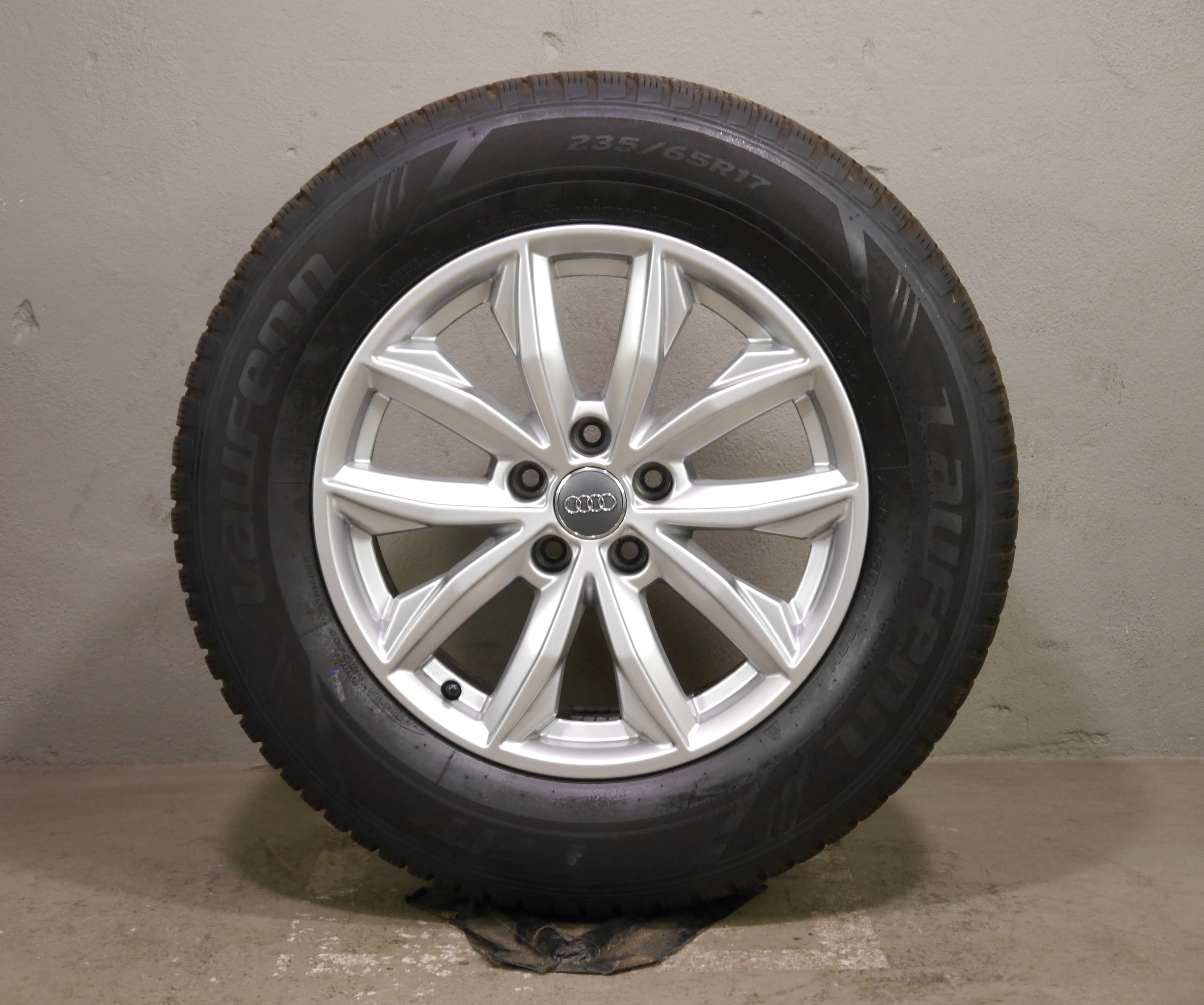 Audi Q5 (FY) Aluradsatz  – Winter 235/65 R17 104H (AO) – 80A601025J