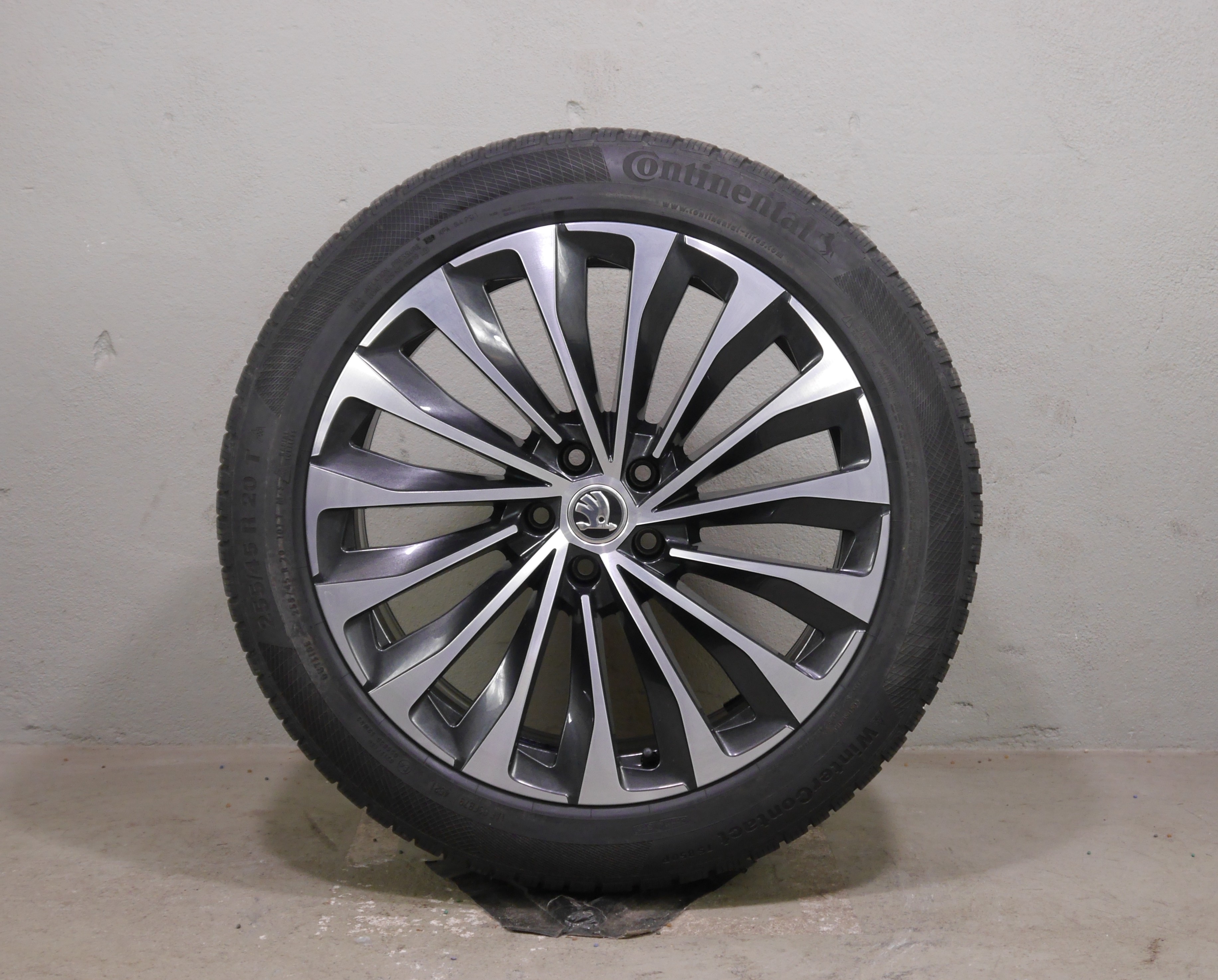 ŠKODA Enyaq Aluradsatz – Winter 235/50 R20 100T  255/45 R20 101T – 5LA601025AR - Conti Seal