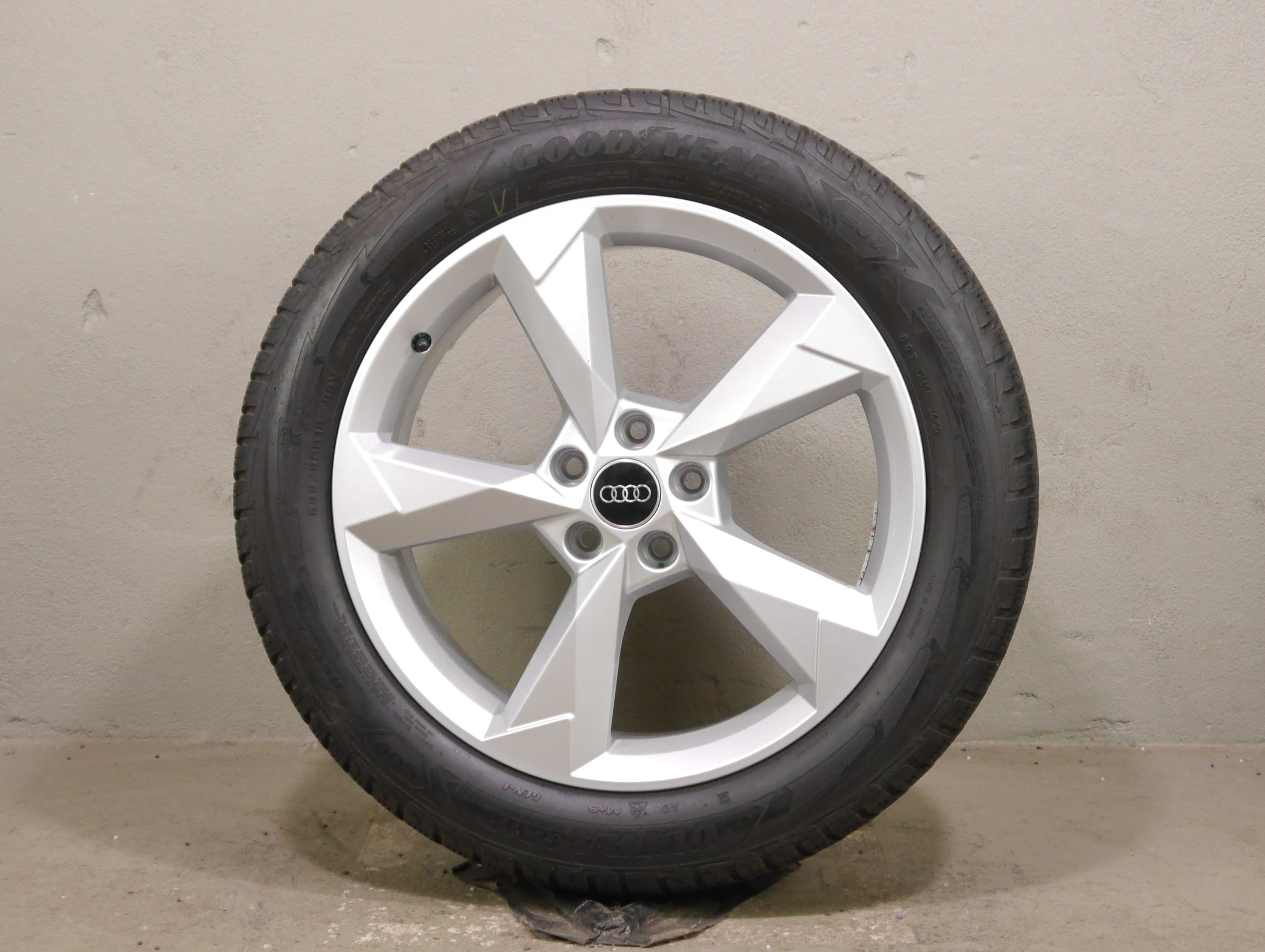 Audi Q3 Sportback (F3) Aluradsatz – Winter 235/50 R19 99V (AO) – 83A601025N