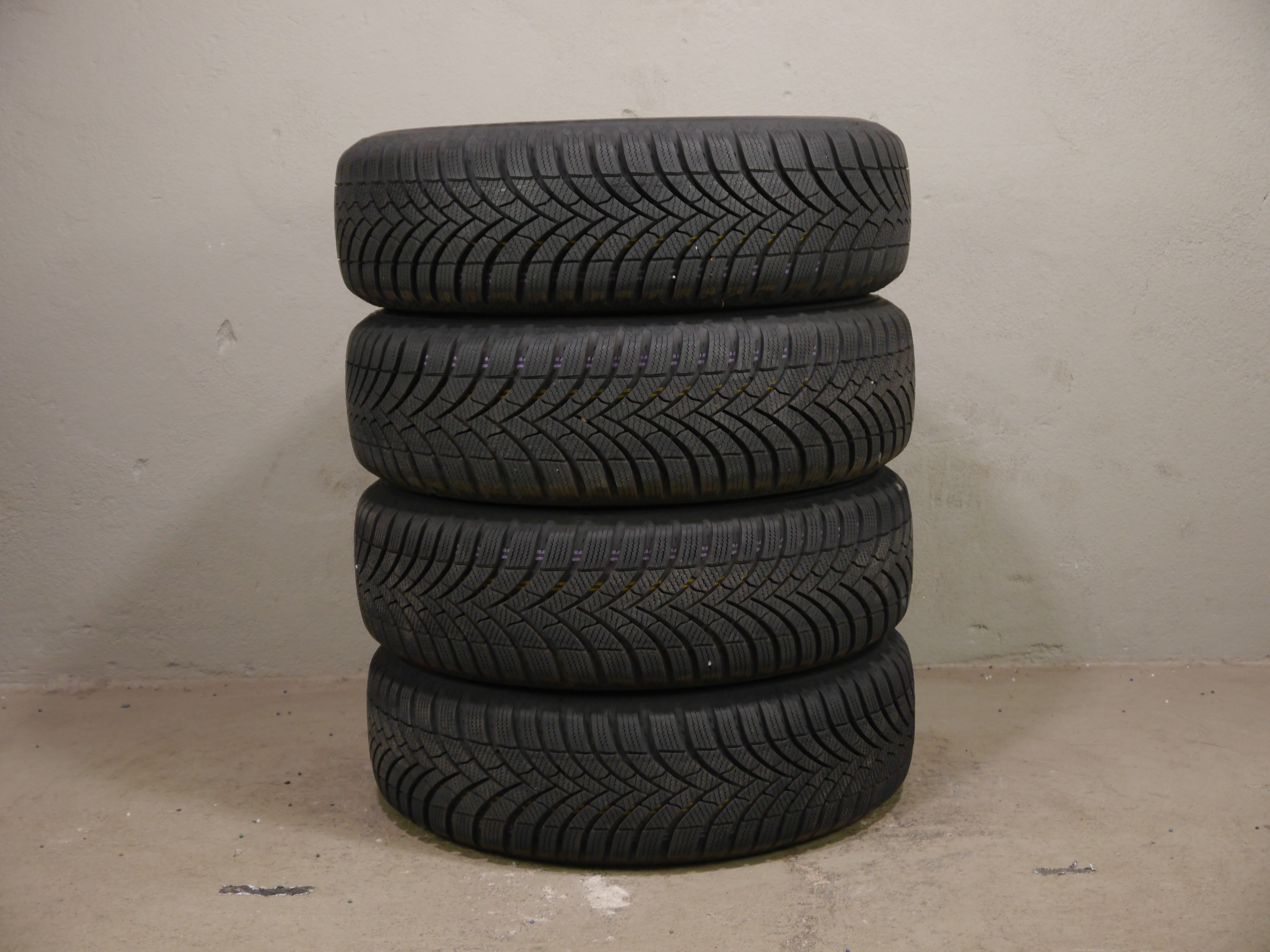 ŠKODA Fabia (PJ) / VW Polo (2G/AW)/ Seat Arona/ Seat Ibiza (6F) Stahlradsatz – Winter 185/65 R15 88T – 2Q0601027