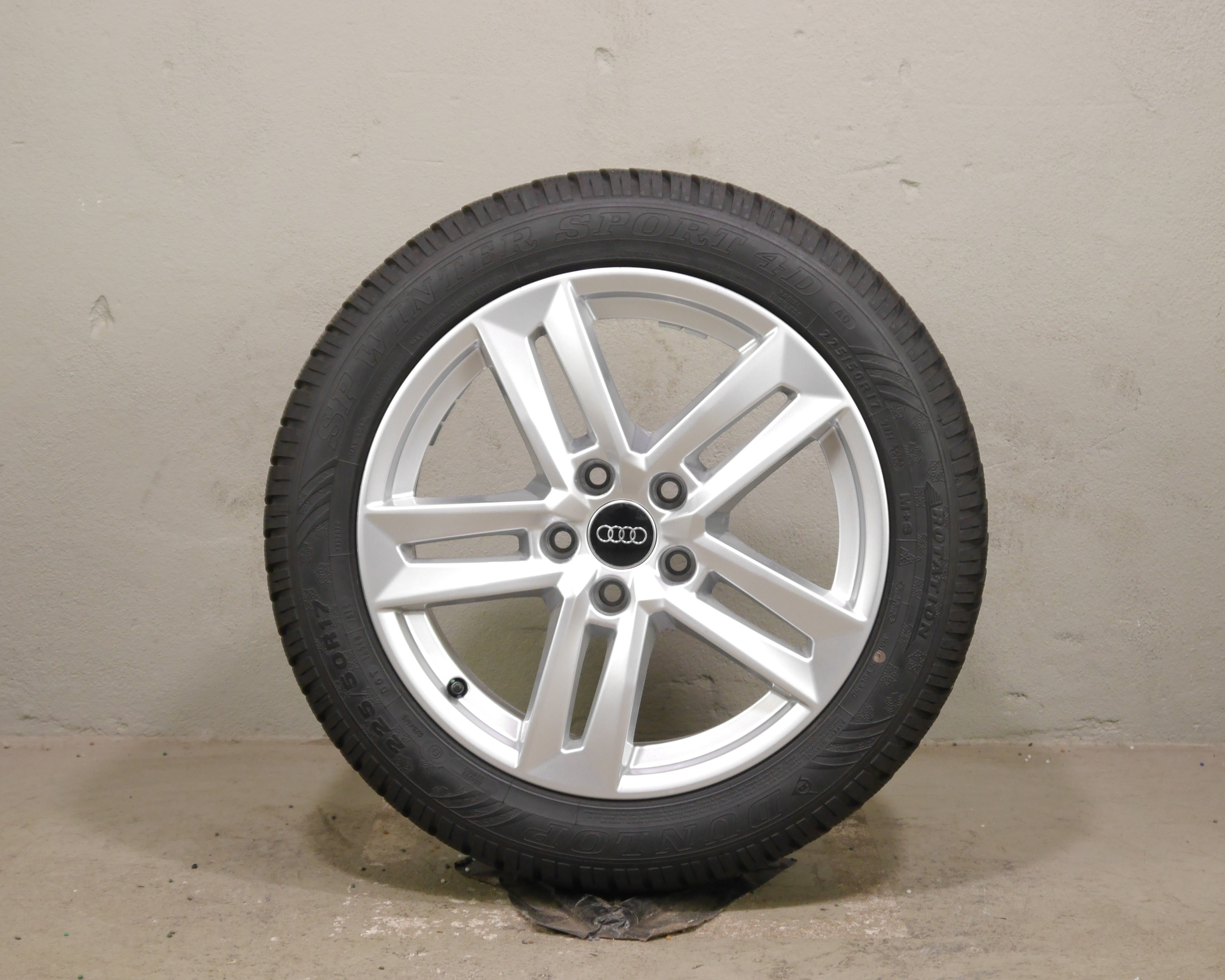 Audi A4 Avant Aluradsatz – Winter 225/50 R17 98H – 8W0601025P
