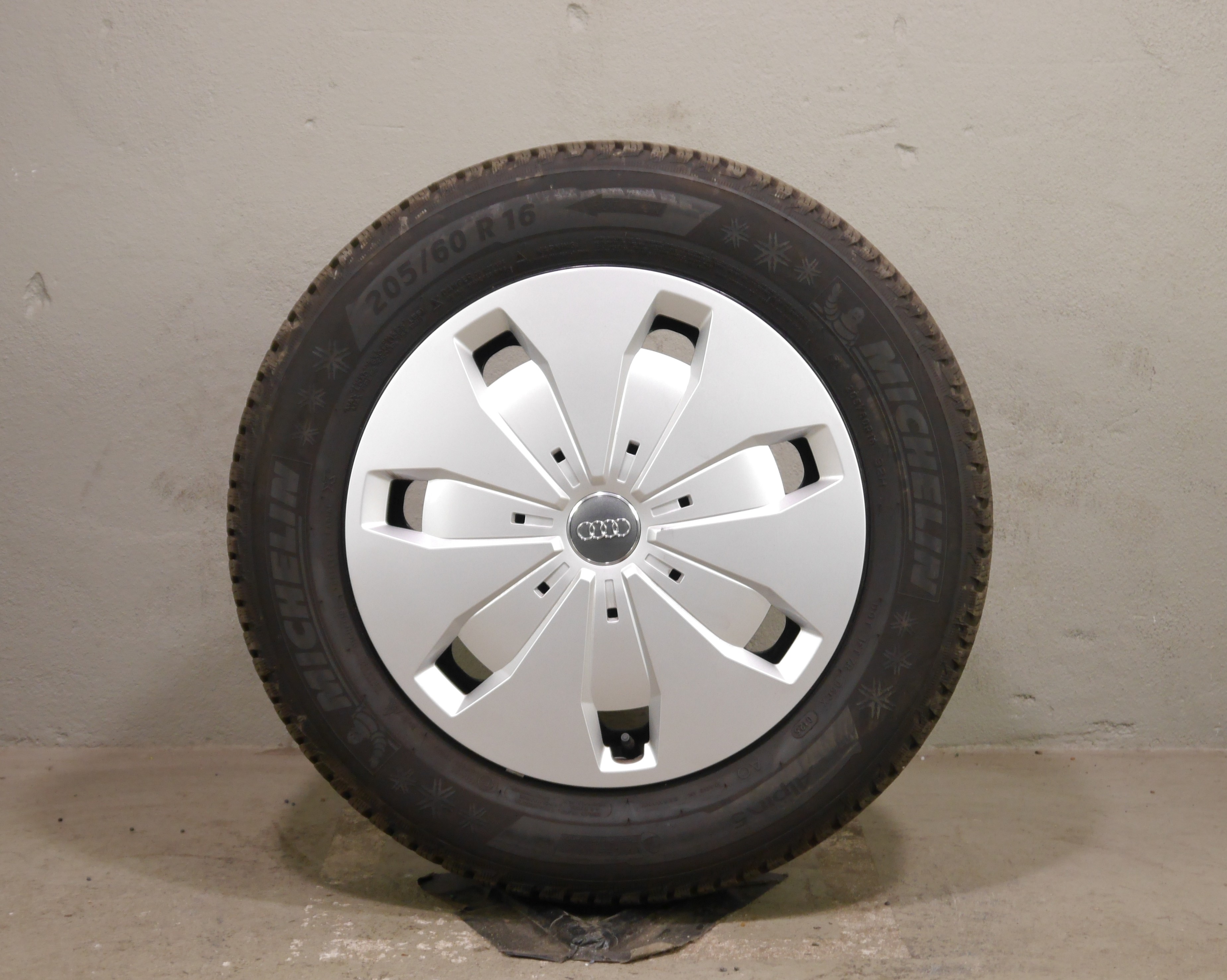 Audi Q2 Stahlradsatz – Winter 205/60 R16 92H (AO) – 5Q0601027CJ
