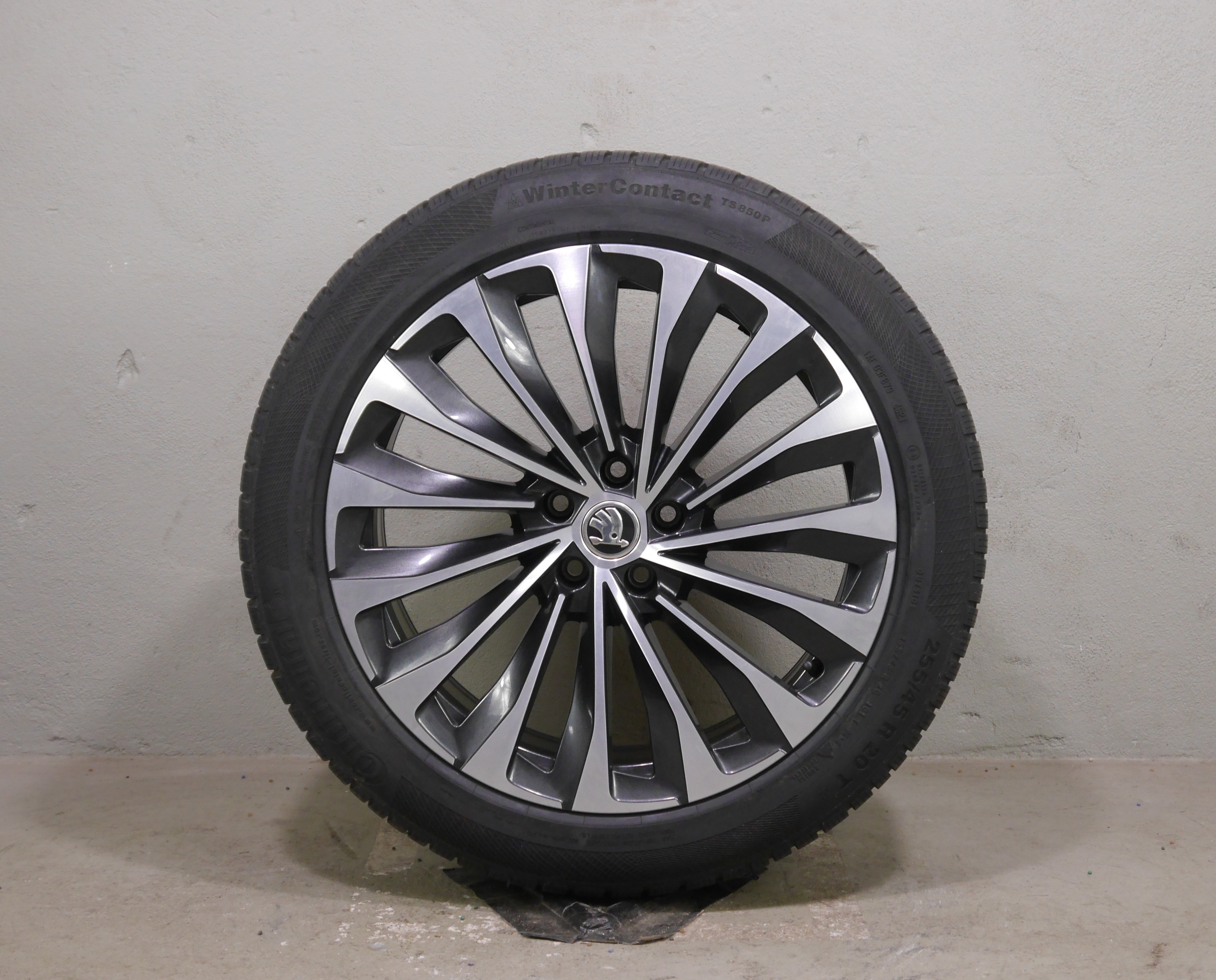 ŠKODA Enyaq Aluradsatz – Winter 235/50 R20 100T  255/45 R20 101T – 5LA601025AR - Conti Seal