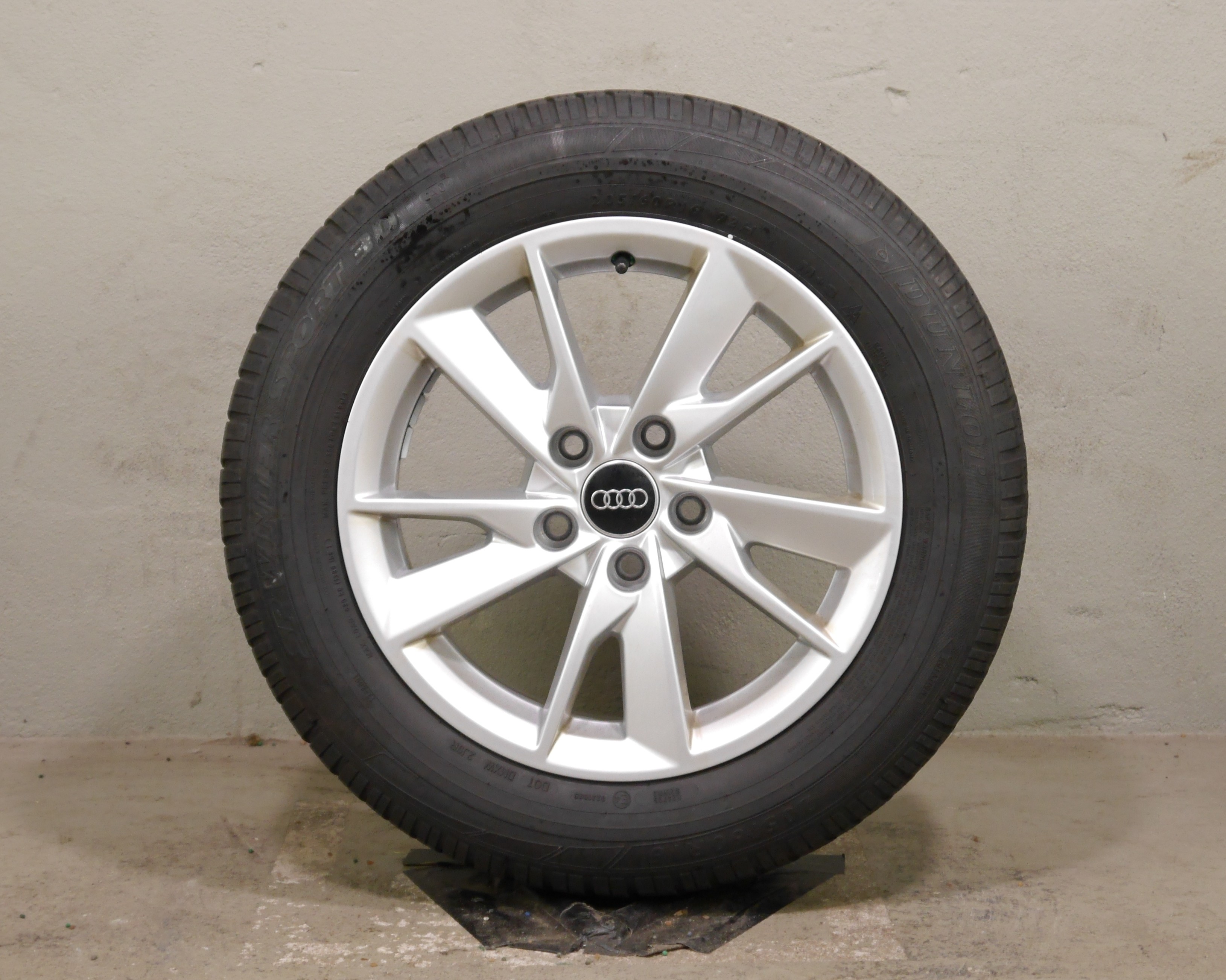 Audi A4 Avant (8W) Aluradsatz – Winter 205/60 R16 96H – 8W0601025B