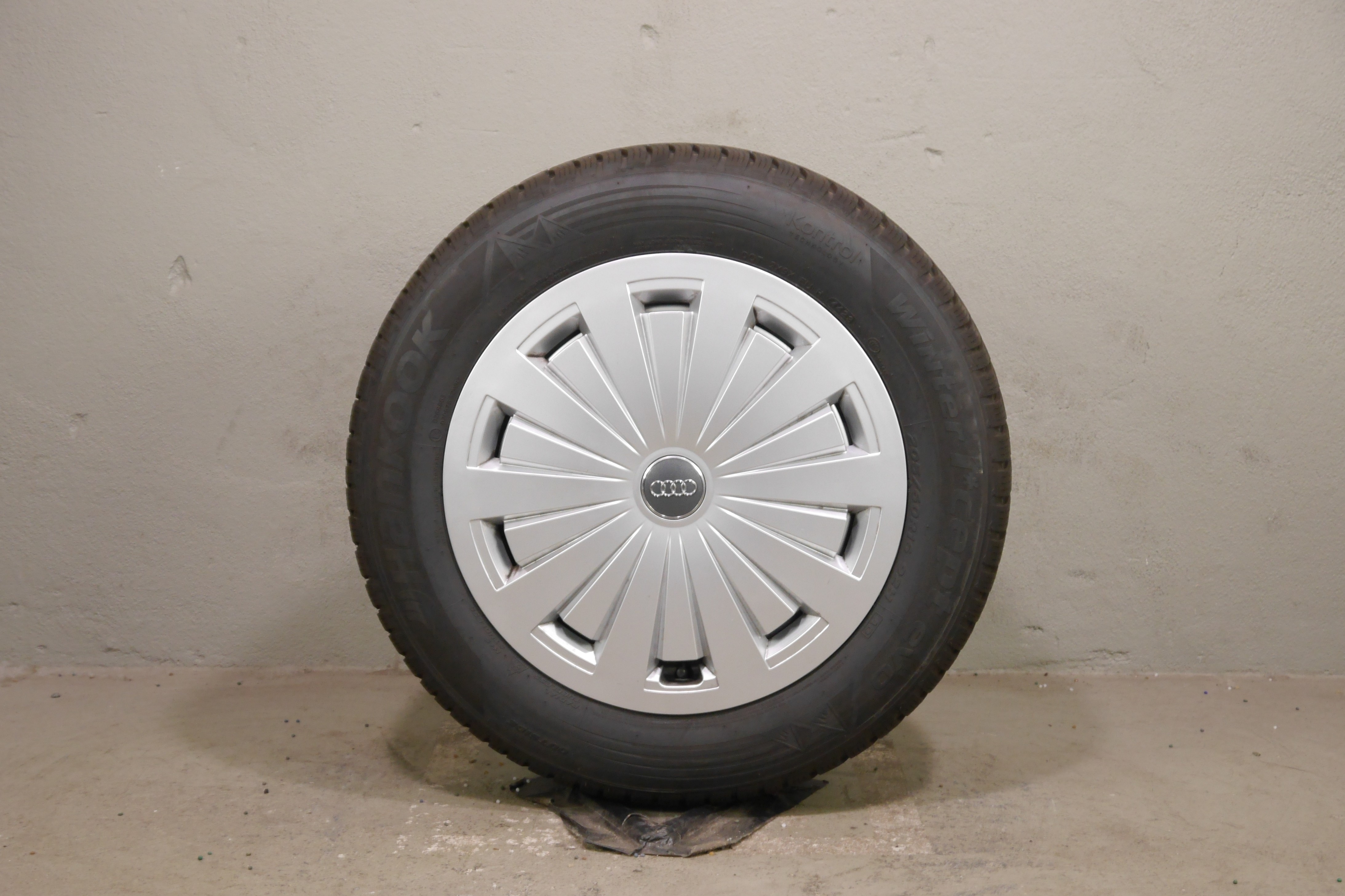 Audi A4 Avant Aluradsatz – Winter 205/60 R16 92H (AO) – 8W0601025-