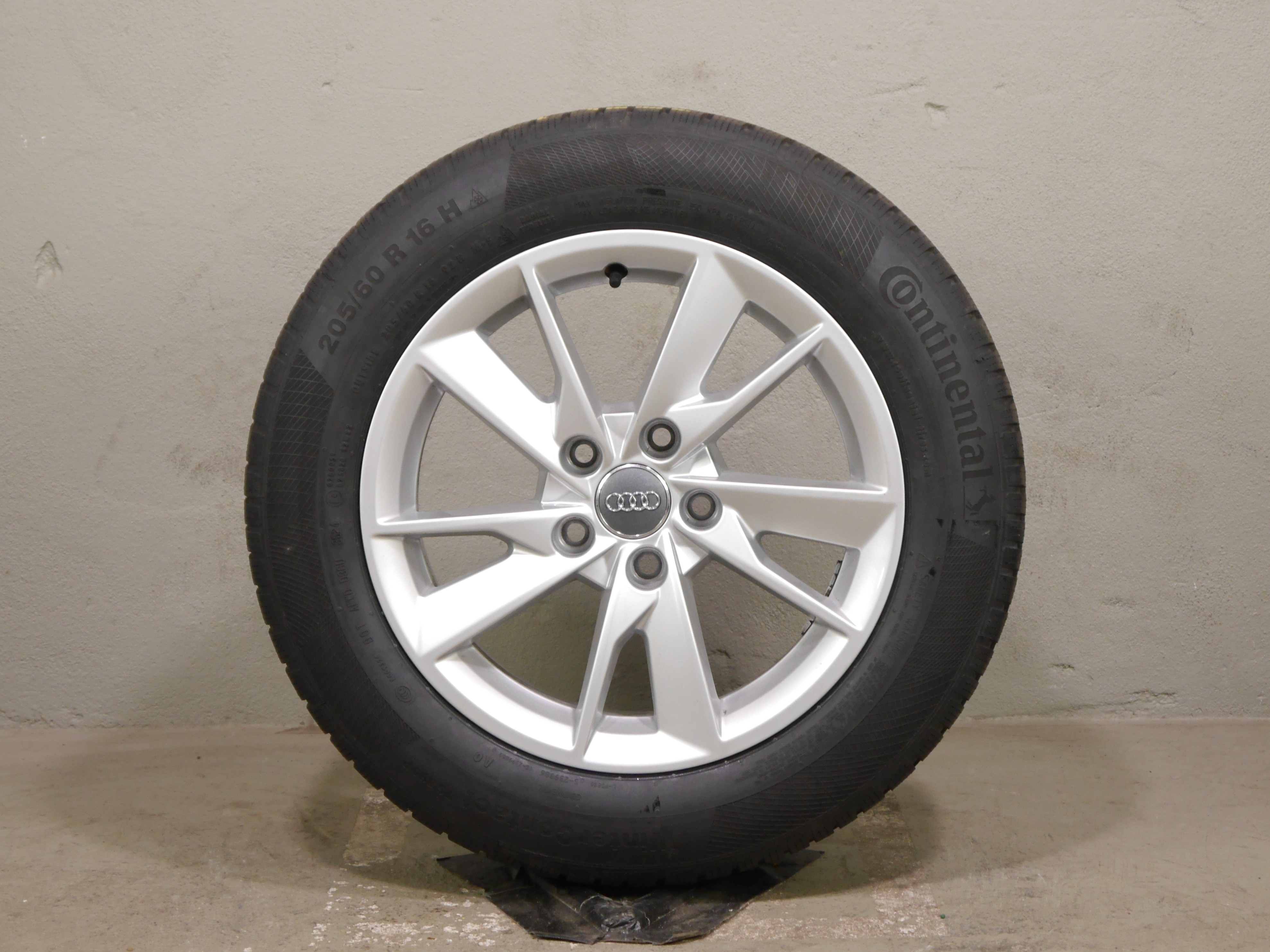 Audi A4 (8W) Aluradsatz – Winter 205/60 R16 96H – 8W0601025B