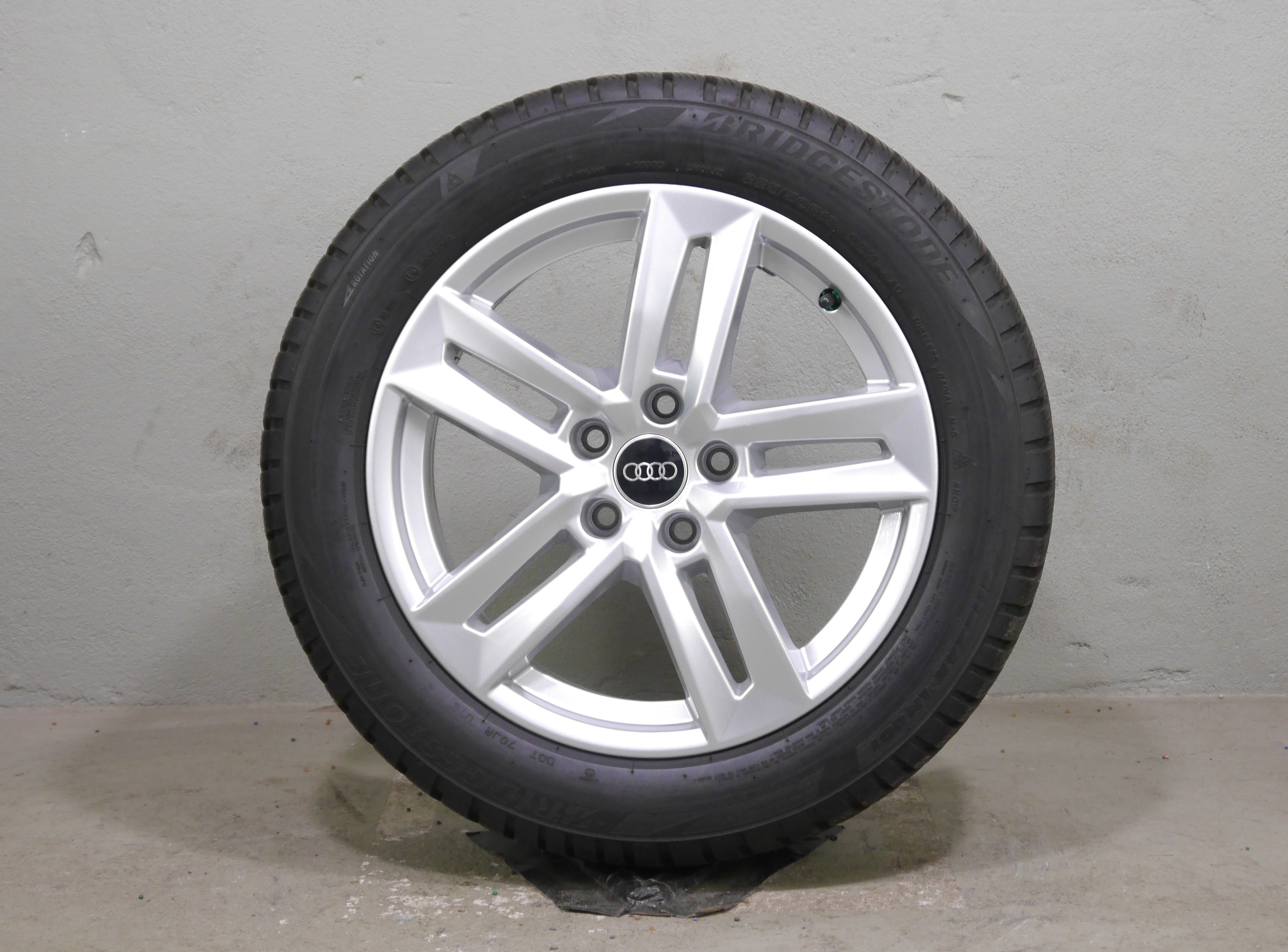 Audi A4 Limousine Aluradsatz – Winter 225/50 R17 98H (AO) – 8W0601025P