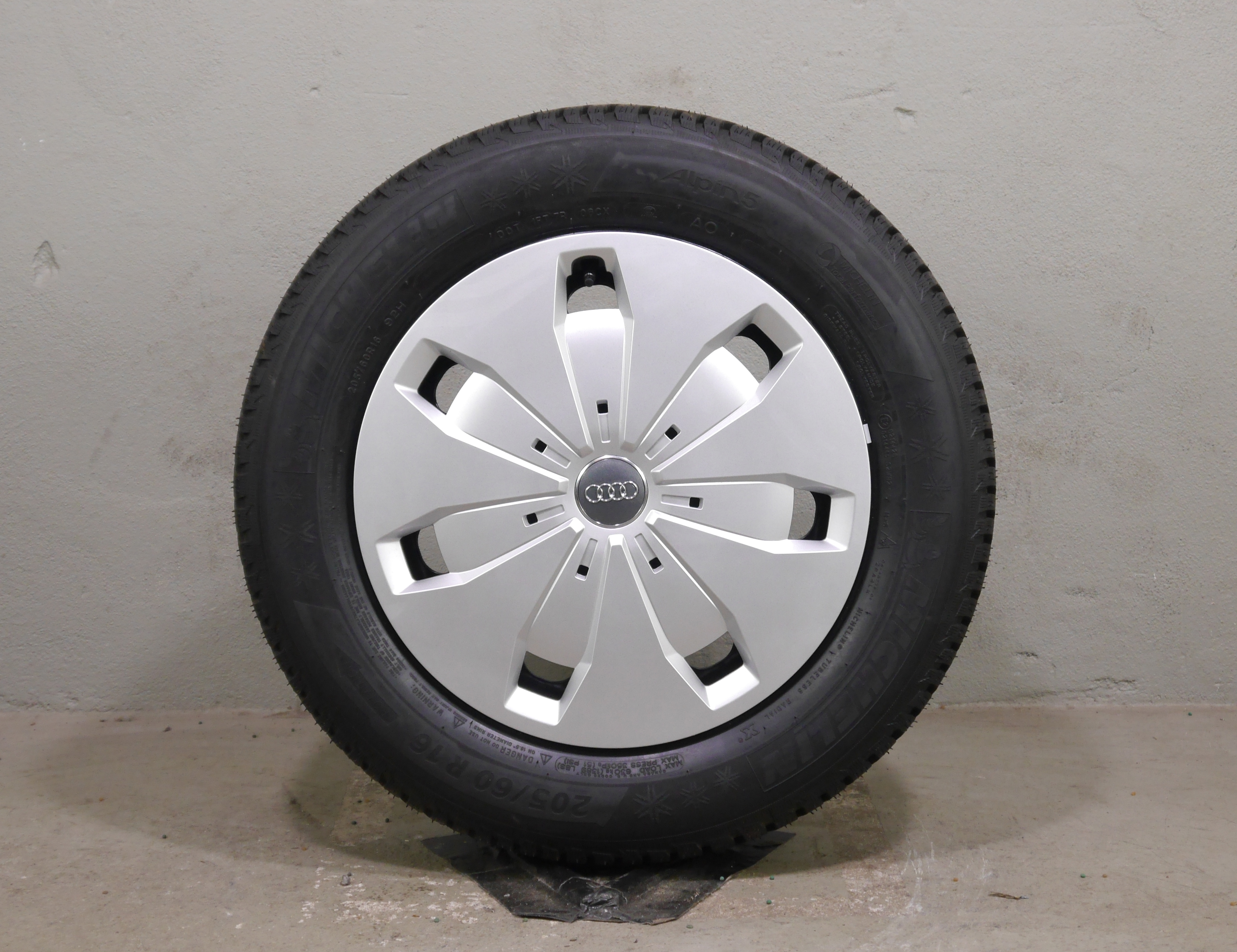 Audi Q2 Stahlradsatz – Winter 205/60 R16 92H (AO) – 5Q0601027CJ