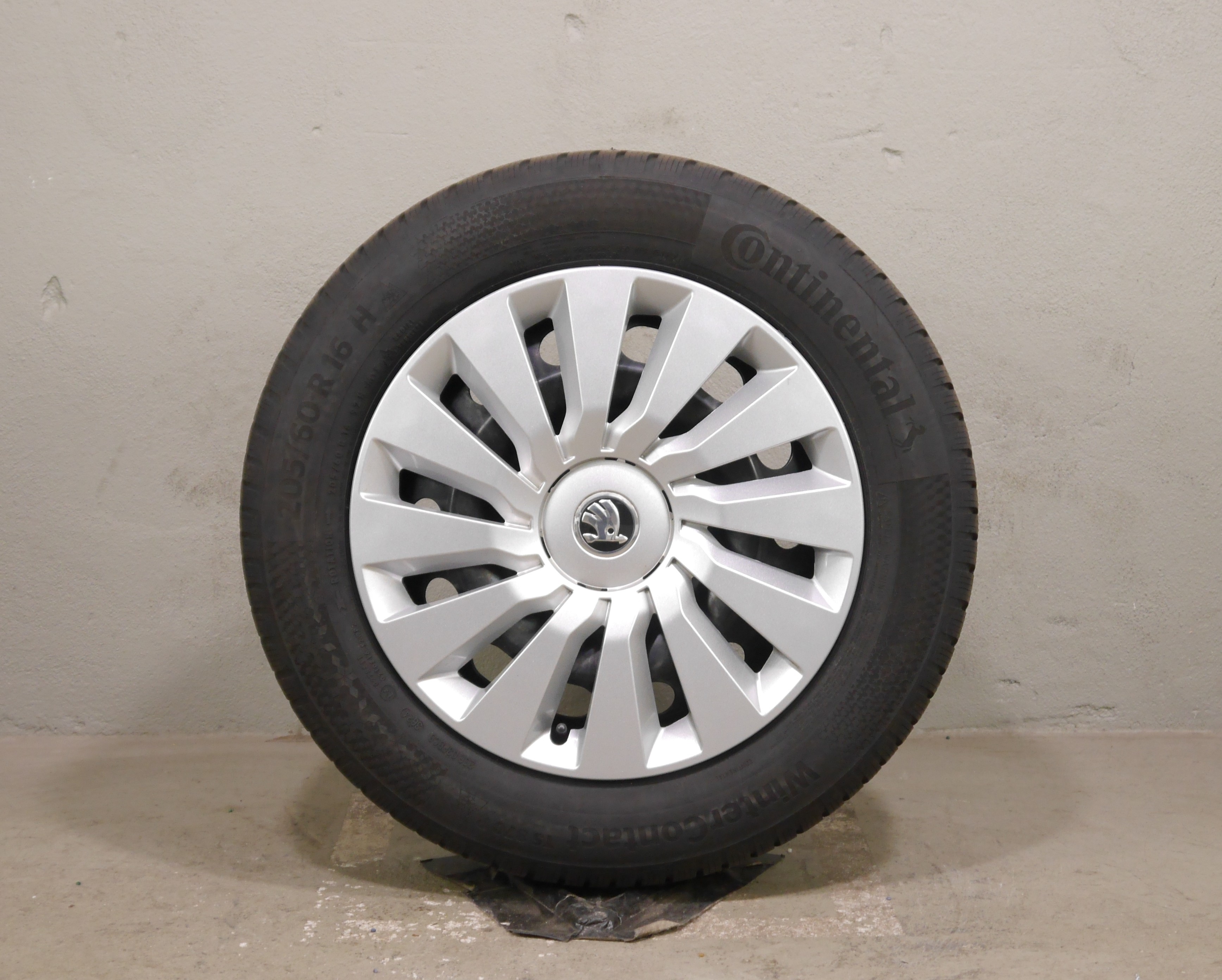 Skoda Octavia (NX) Stahlradsatz – Winter 205/60 R16 92H  – 5Q0601027BR