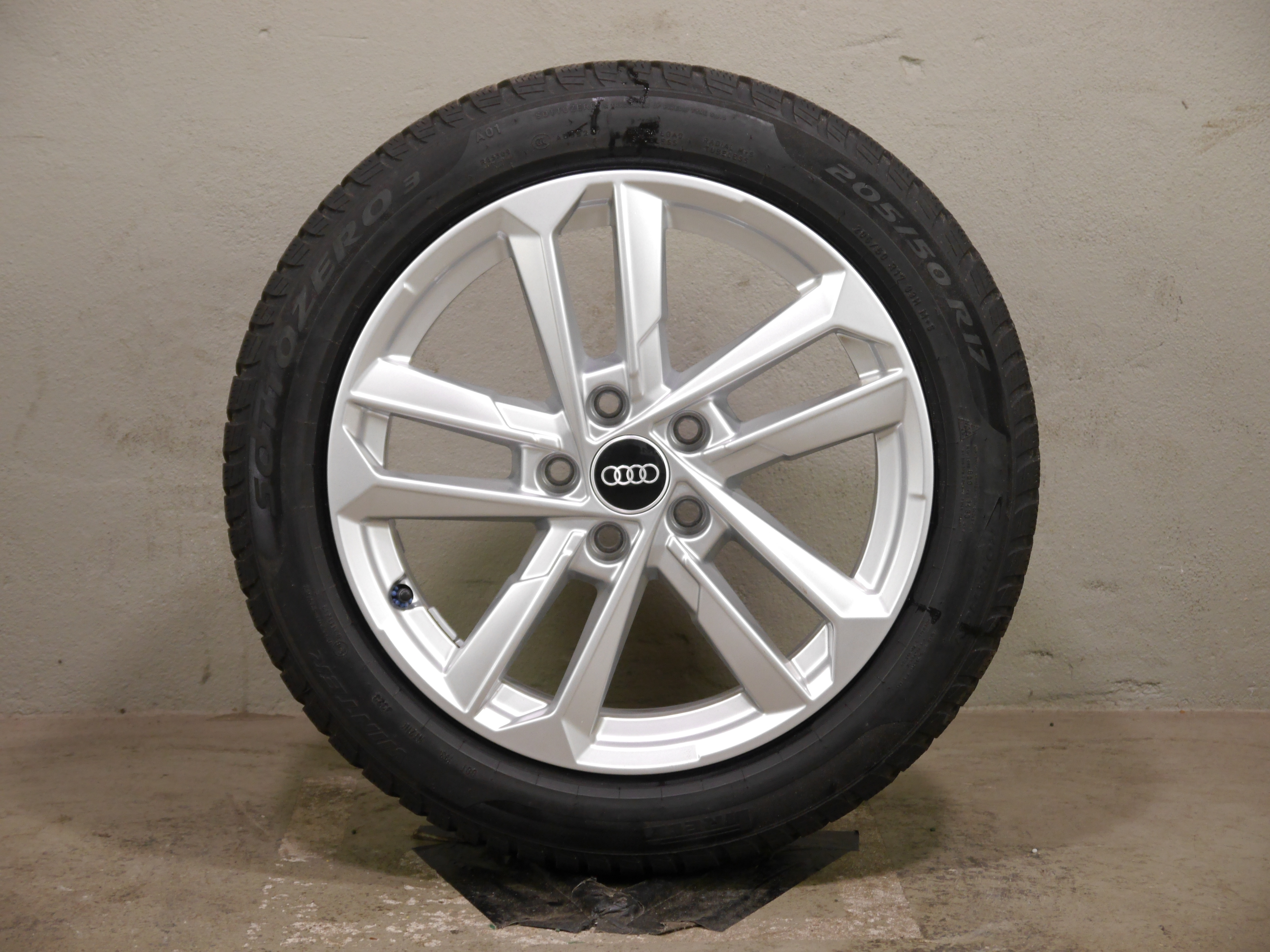 Audi A3 Sportback Aluradsatz – Winter 205/50 R17 93H (AO1) – 8Y0601025L