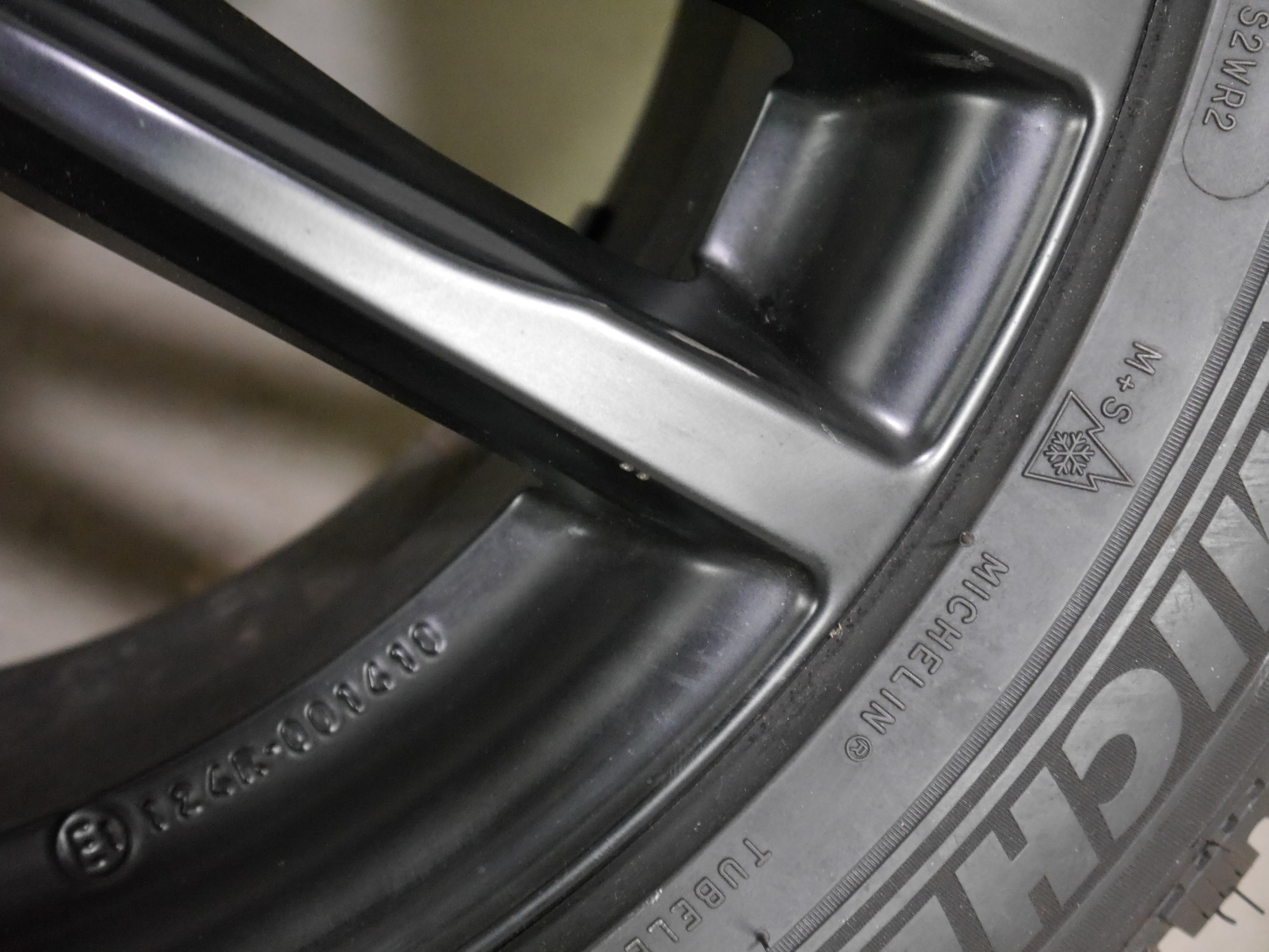 Audi Q3 (F3) Aluradsatz – Winter 235/55 R18 104V – KBA52084