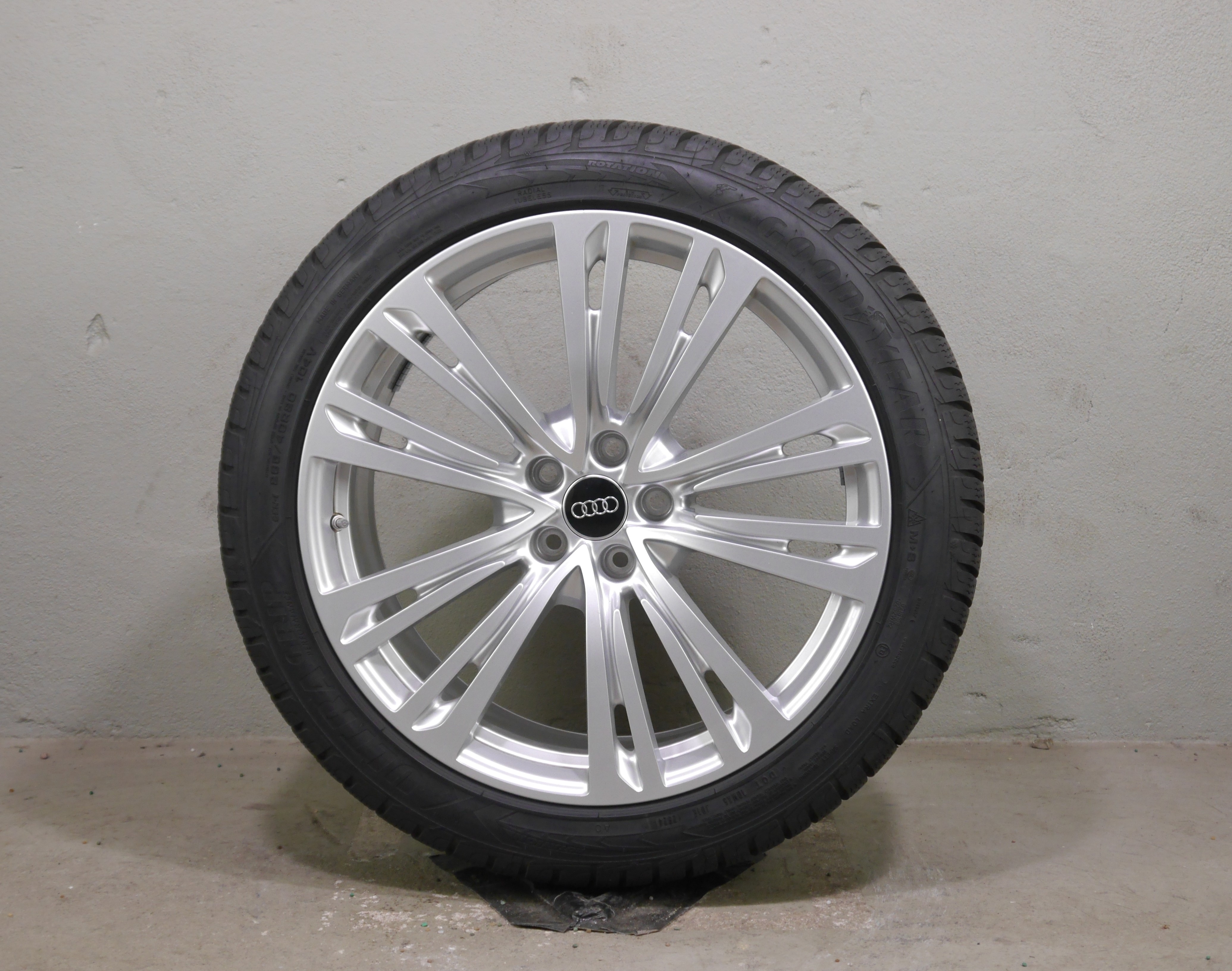 Audi A8 Aluradsatz – Winter 265/40 R20 104V – 4N0601025Q mit RDKS