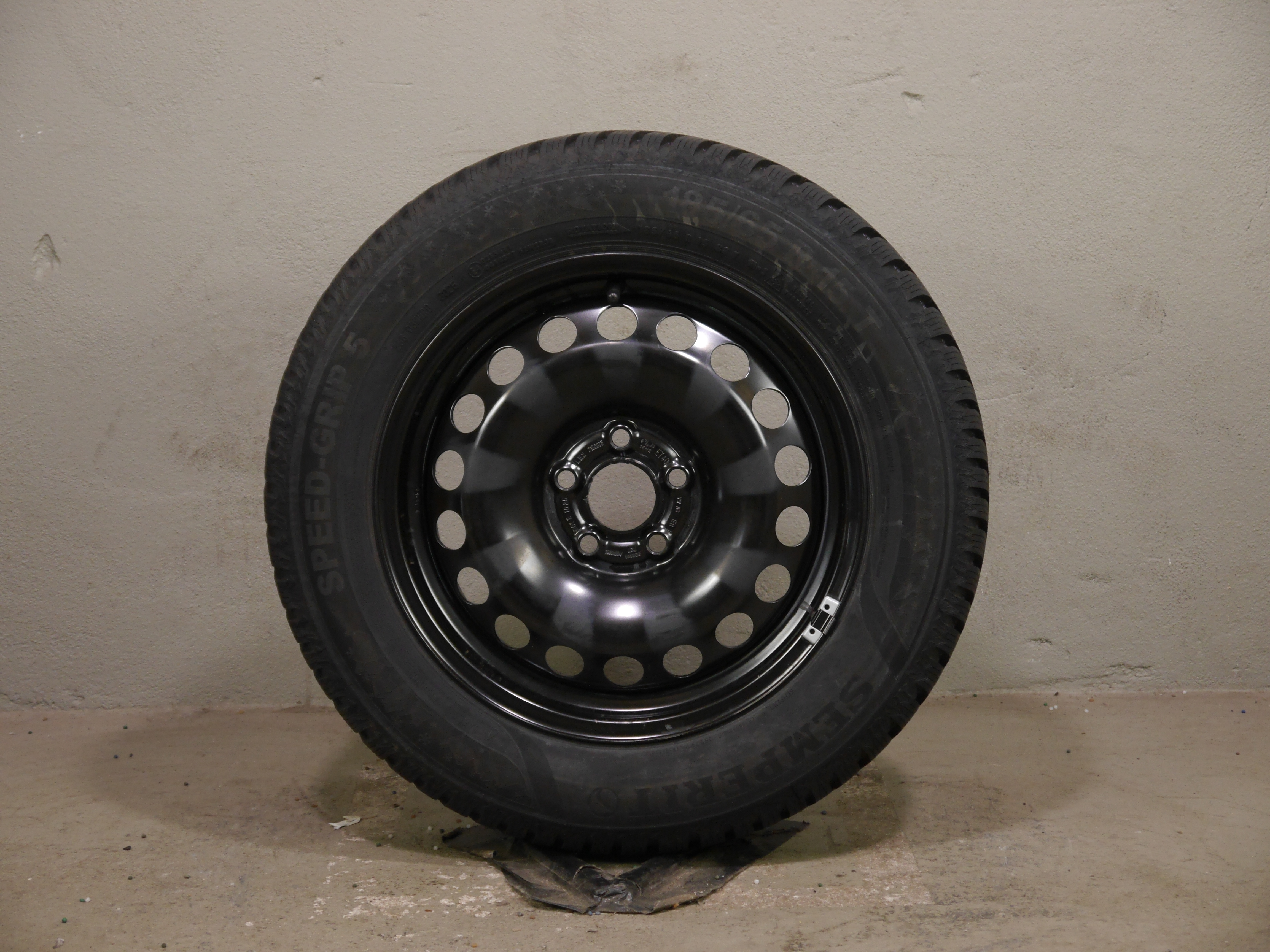 ŠKODA Fabia (PJ) / VW Polo (2G/AW)/ Seat Arona/ Seat Ibiza (6F) Stahlradsatz – Winter 185/65 R15 88T – 2Q0601027