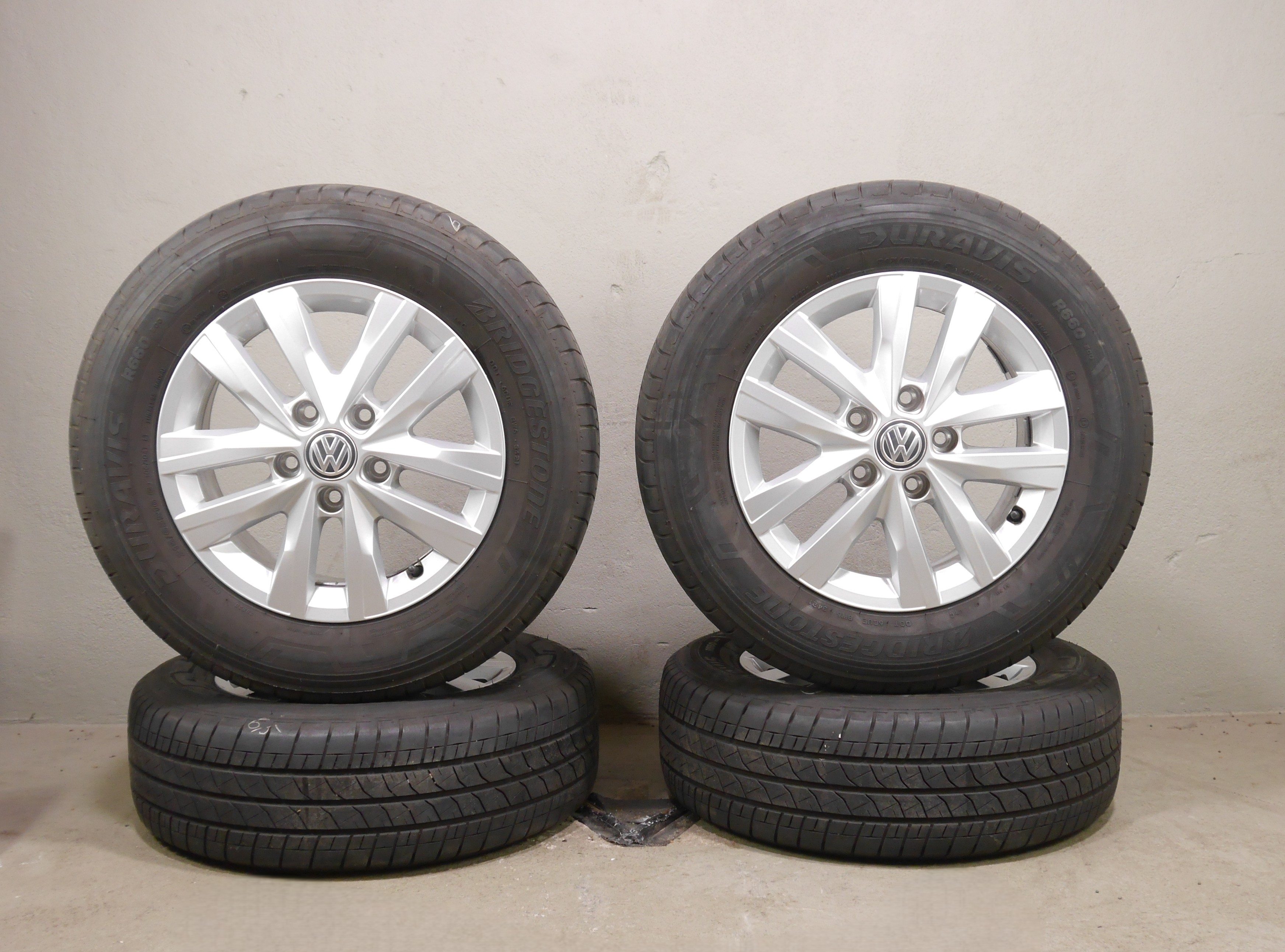 VW T6.1 Multivan Aluradsatz – Sommer 215/60 R16 106/104T - 7E0601025N