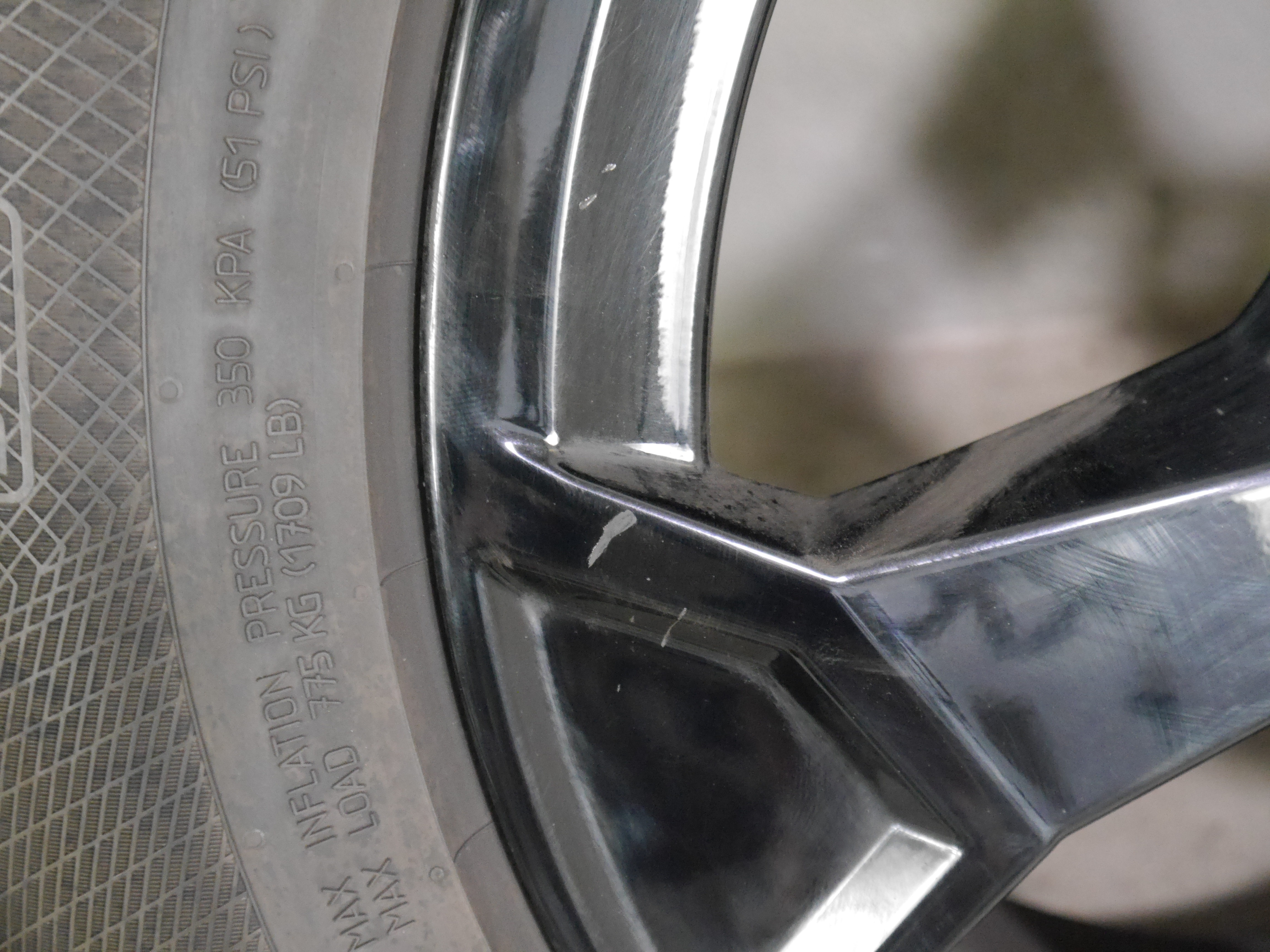Audi Q3 (F3) Aluradsatz – Winter 215/65 R17 99H (AO) – 83A601025AM