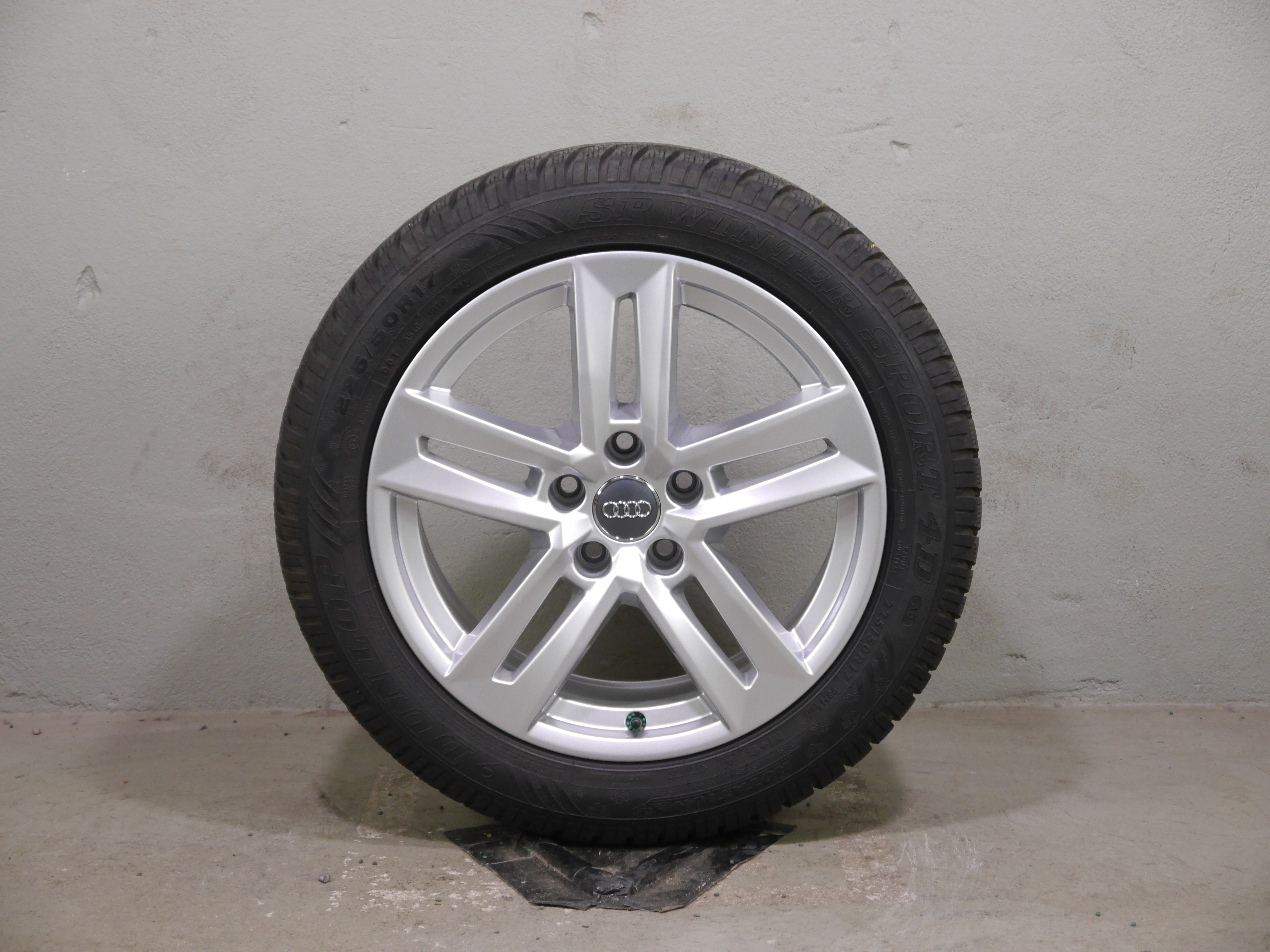 Audi A4 Avant Aluradsatz – Winter 225/50 R17 98H (AO) – 8W0601025P