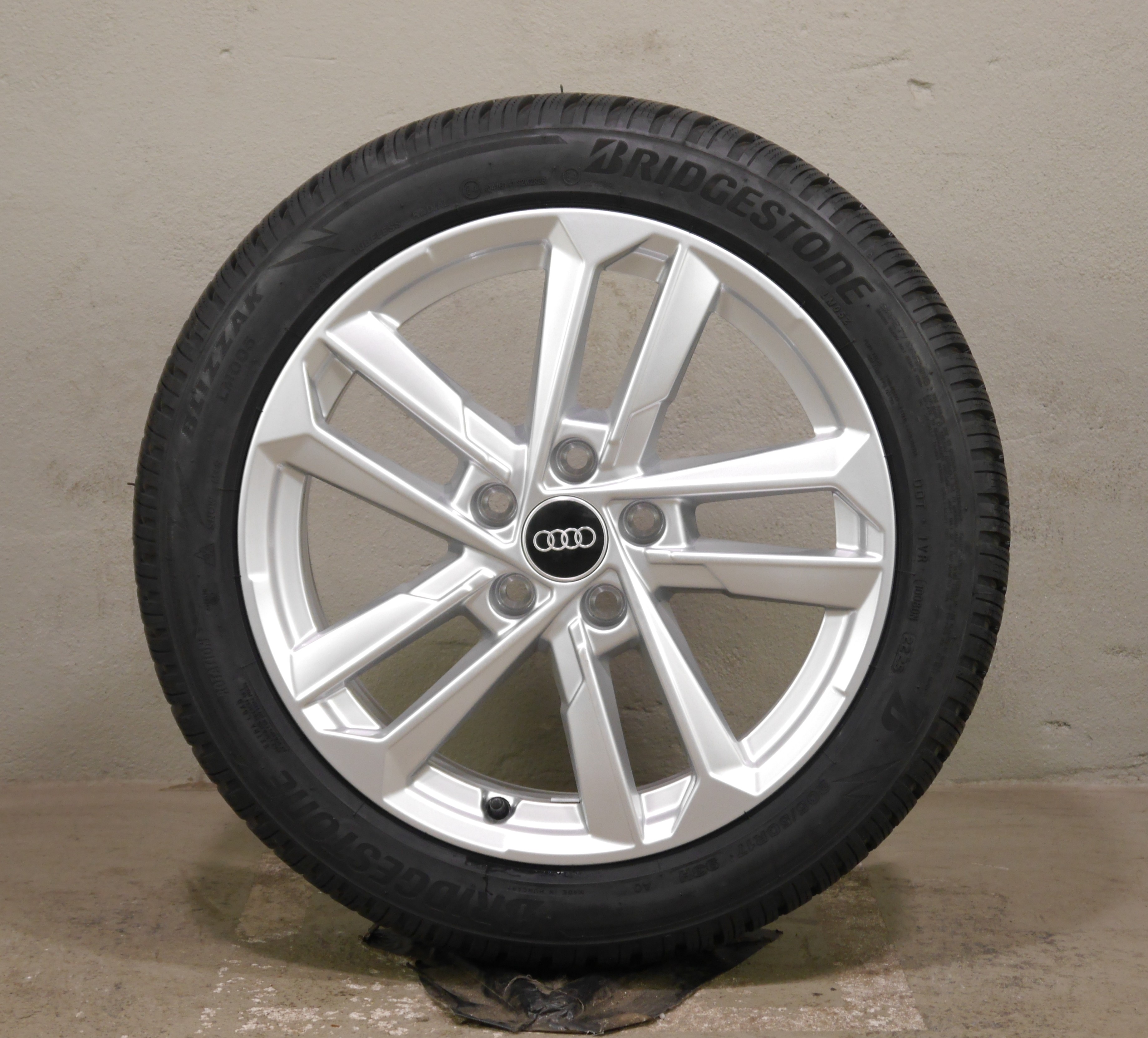 Audi A3 Aluradsatz – Winter 205/50 R17 93H – 8Y0601025L