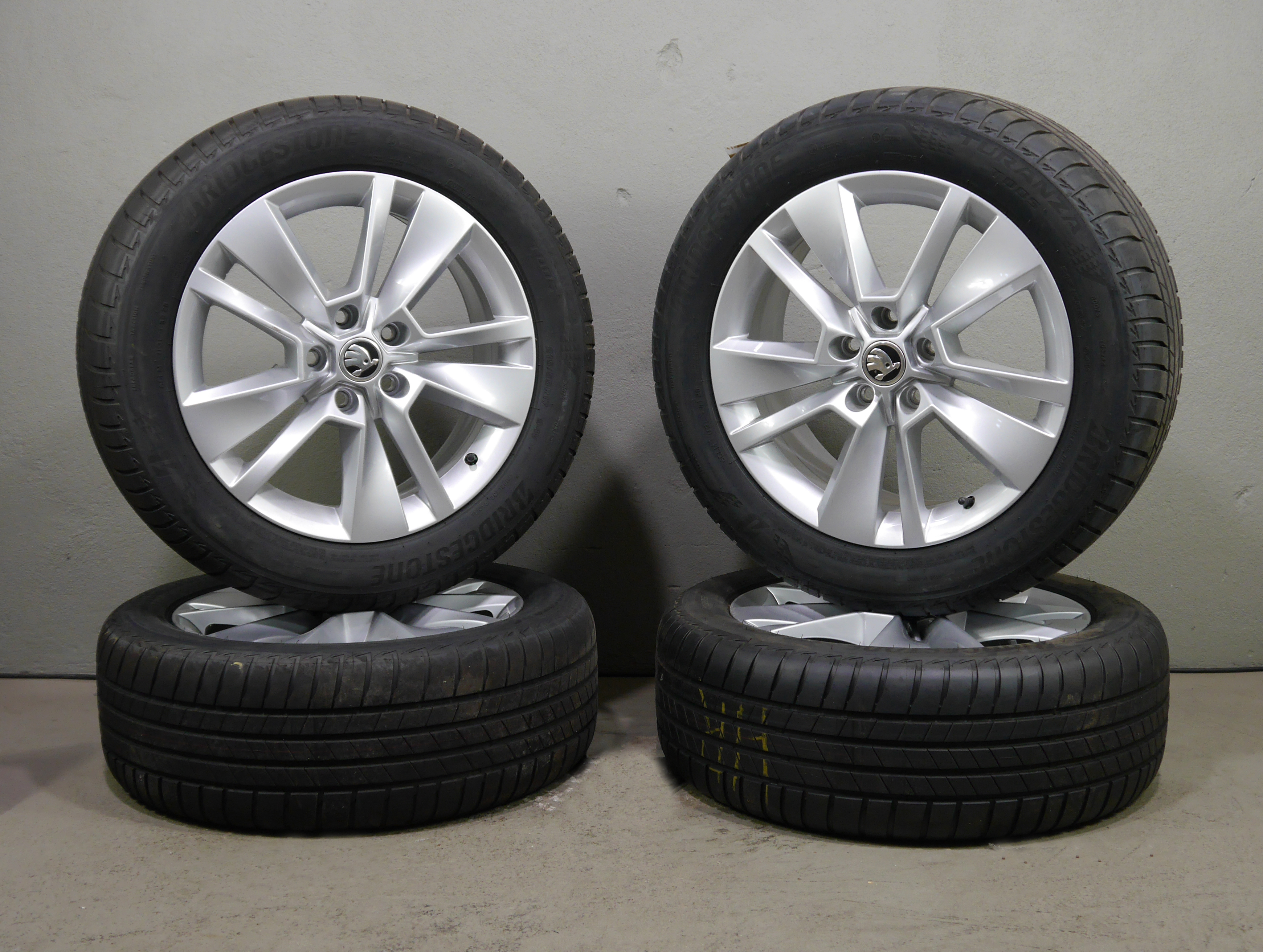 ŠKODA Karoq NU7 Aluradsatz – Sommer 215/55 R17 94V – 57A601025C