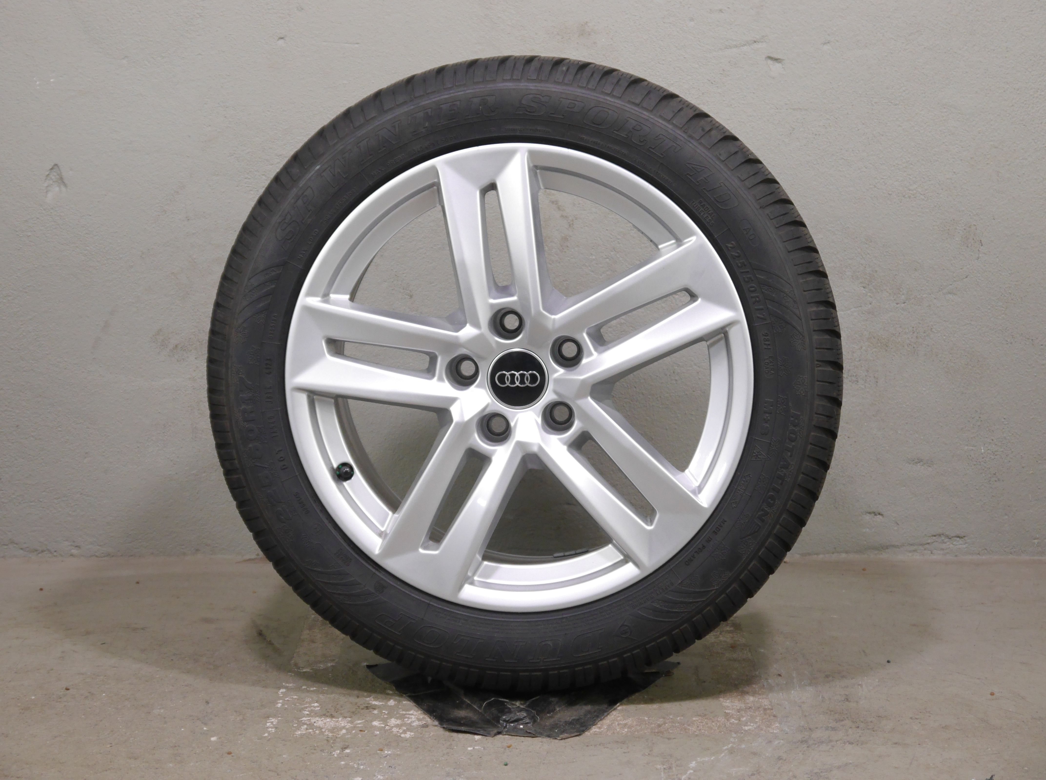 Audi A4 Avant Aluradsatz – Winter 225/50 R17 98H (AO) – 8W0601025P