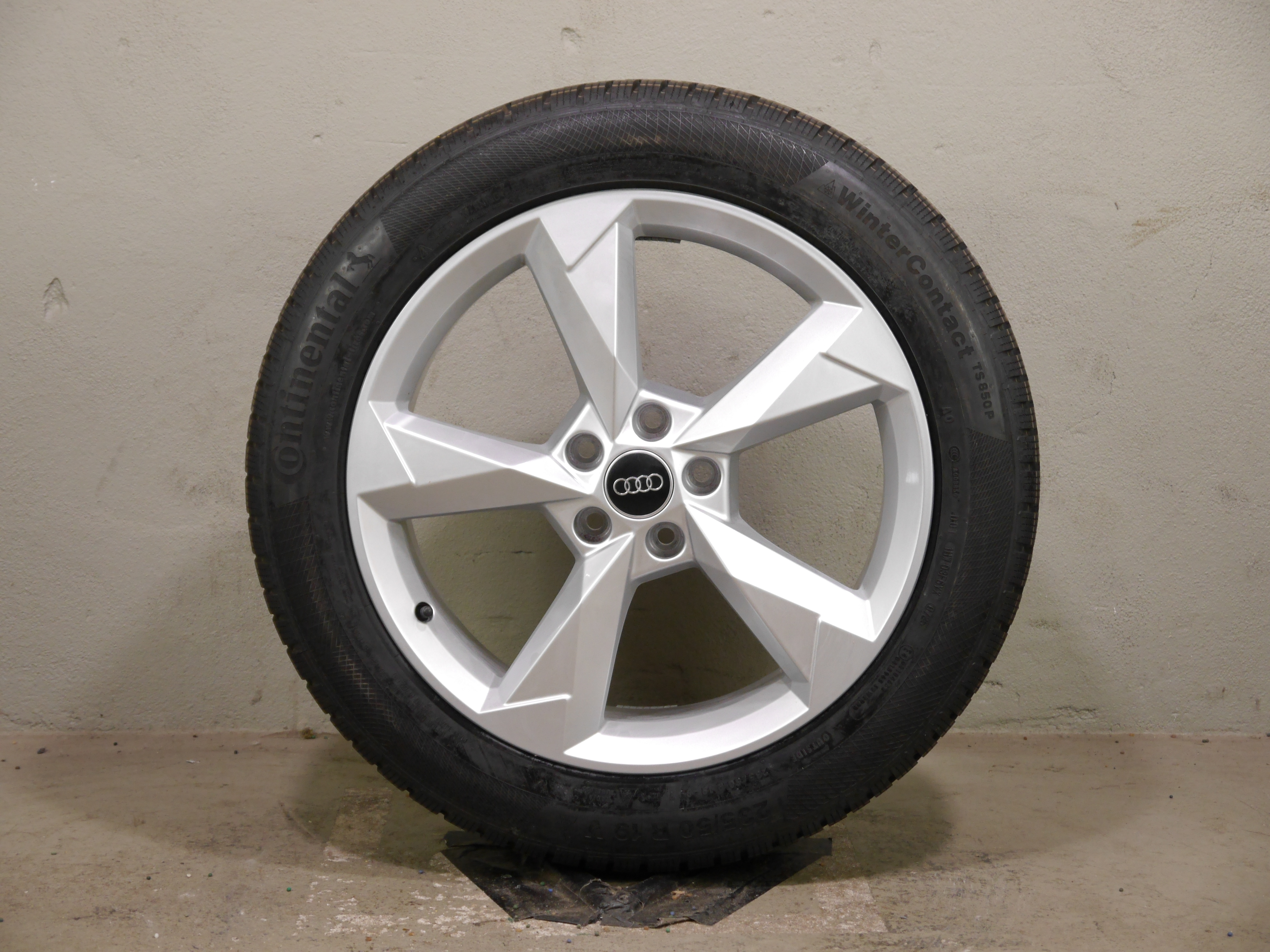Audi Q3 (F3) Aluradsatz – Winter 235/50 R19 99V (AO) – 83A601025N
