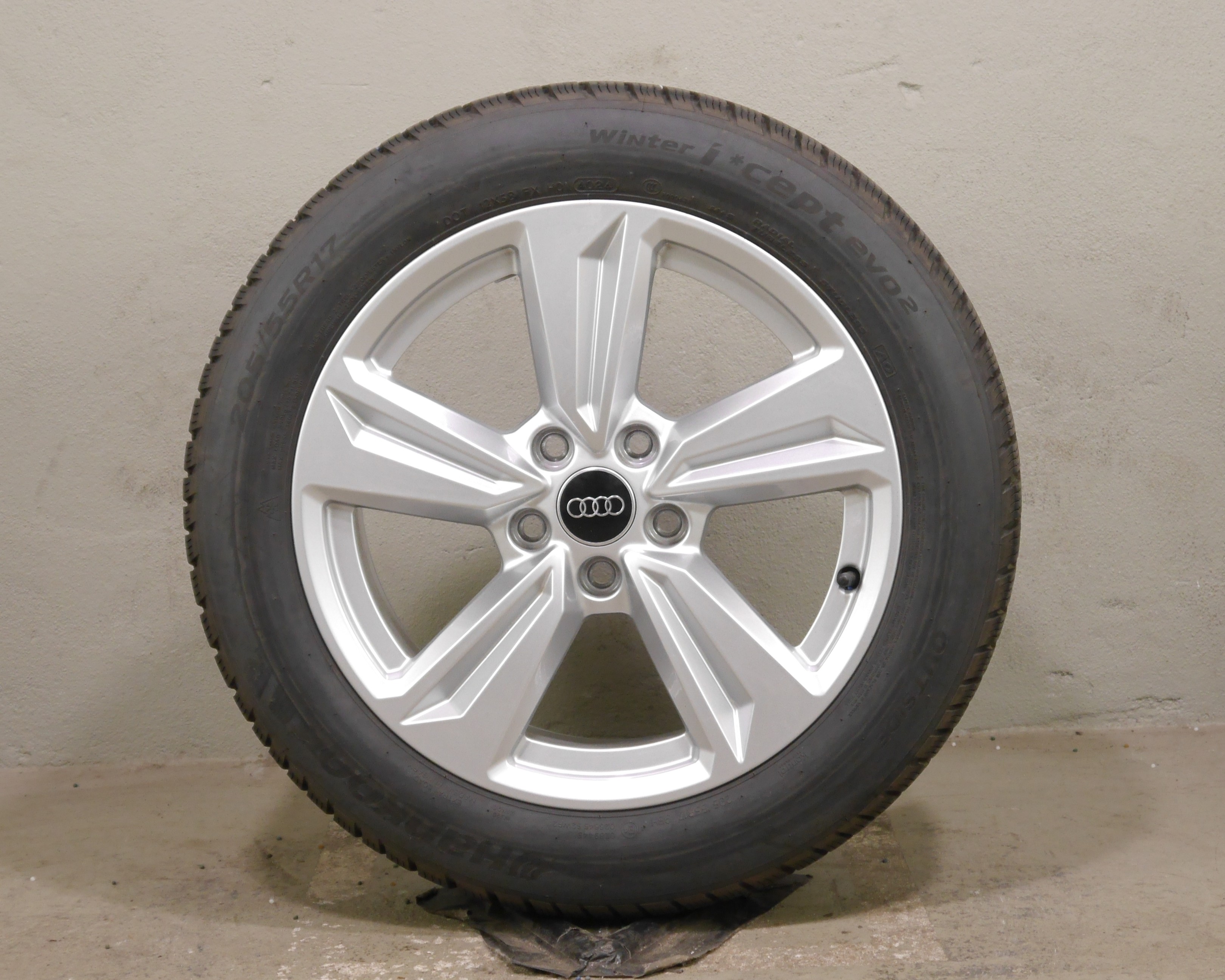 Audi A6 Avant Aluradsatz – Winter 205/55 R17 95H (AO) – 8Y0601025AA