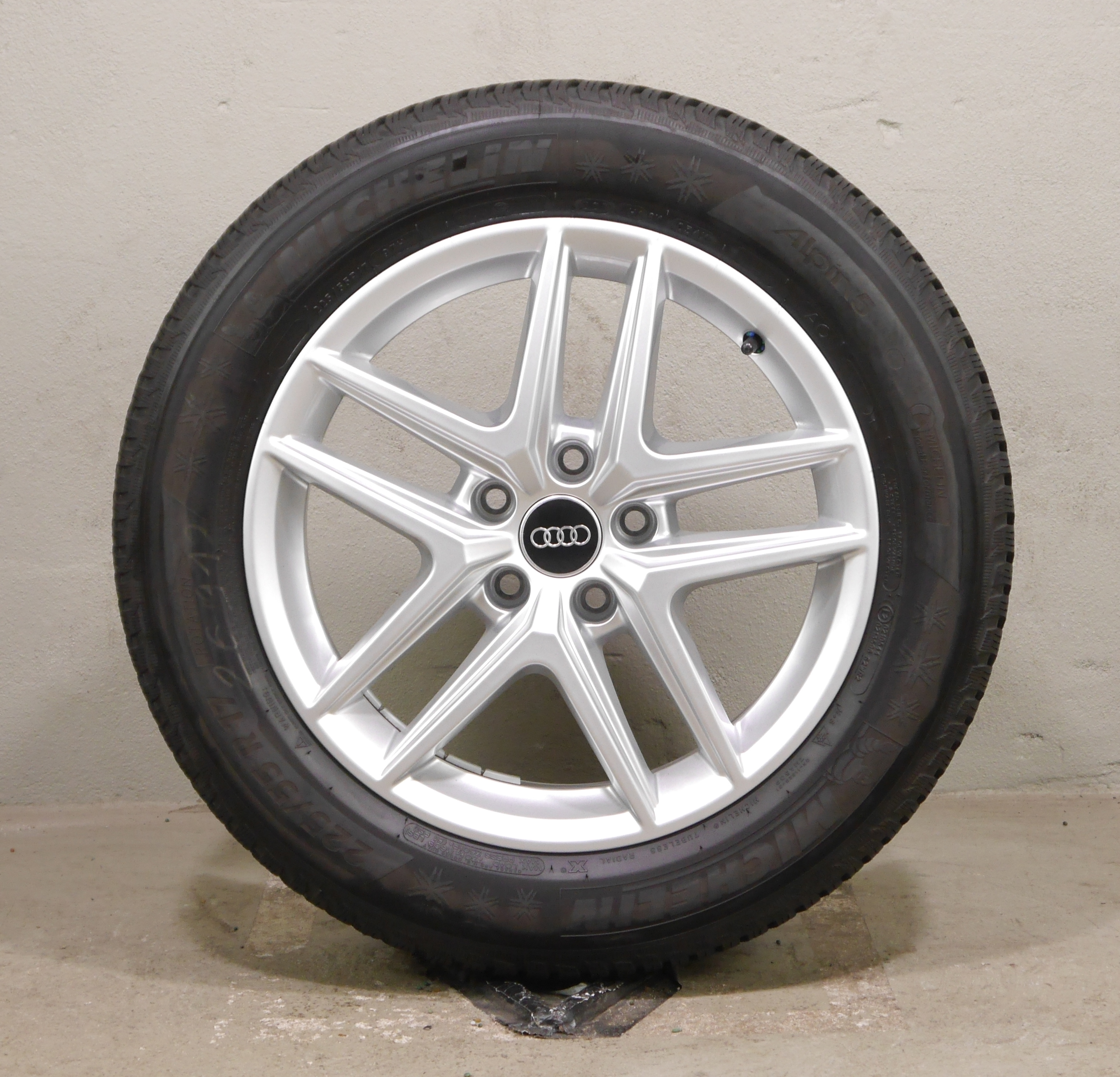 Audi A4 Allroad Aluradsatz – Winter 225/55 R17 97H – 8W9601025D