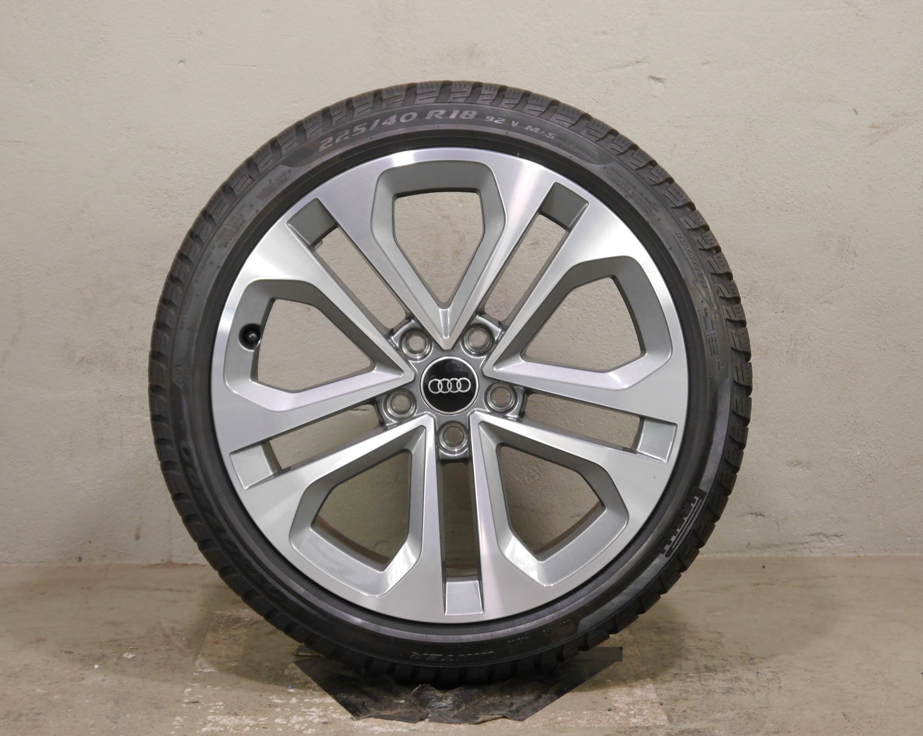 Audi A3 (8Y) Aluradsatz – Winter 225/40 R18 92V (AO1) – 8Y0601025CE