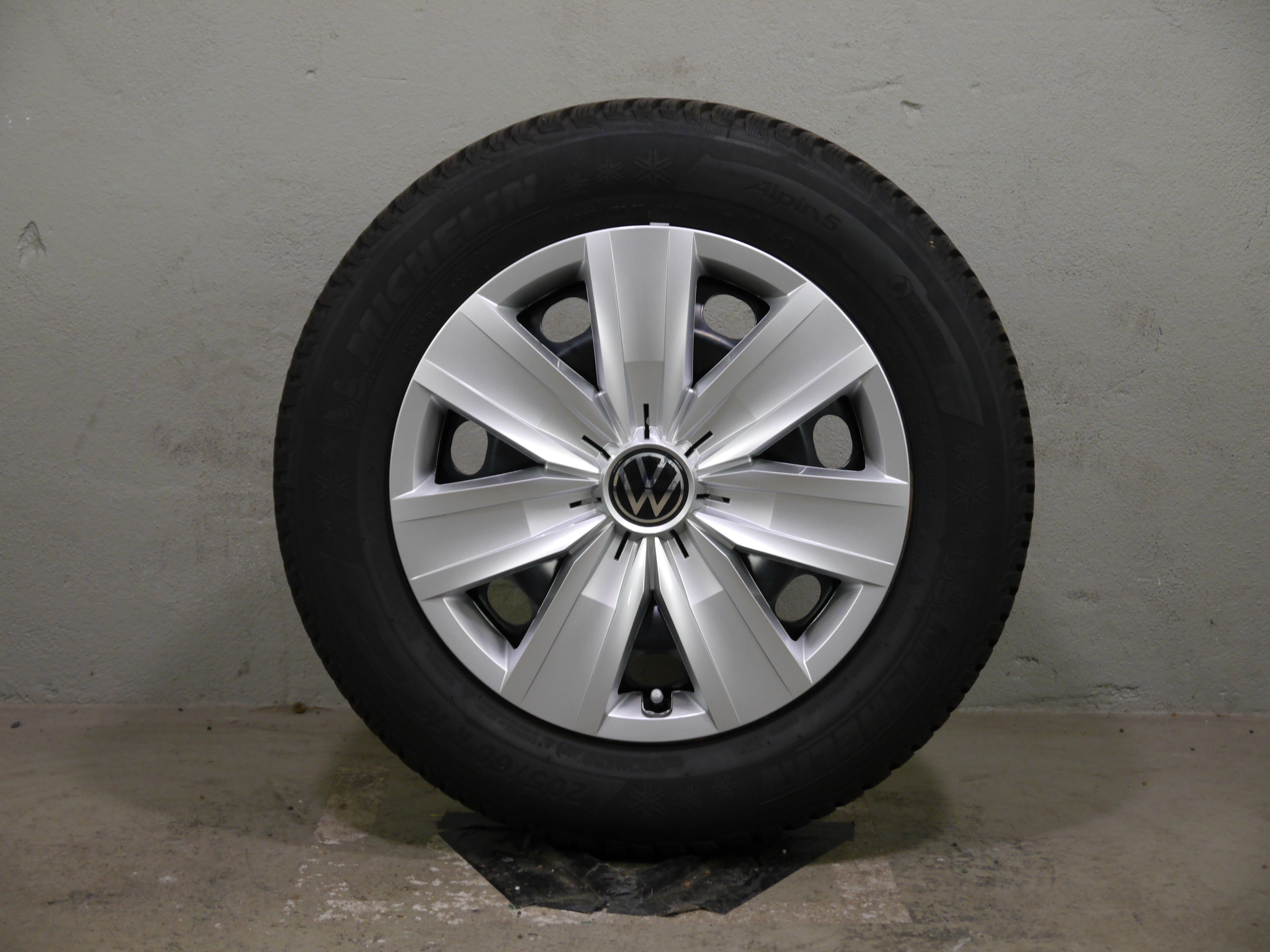 VW T-Roc (D1) Stahlradsatz – Winter 205/60 R16 92H (AO) – 5Q0601027CK