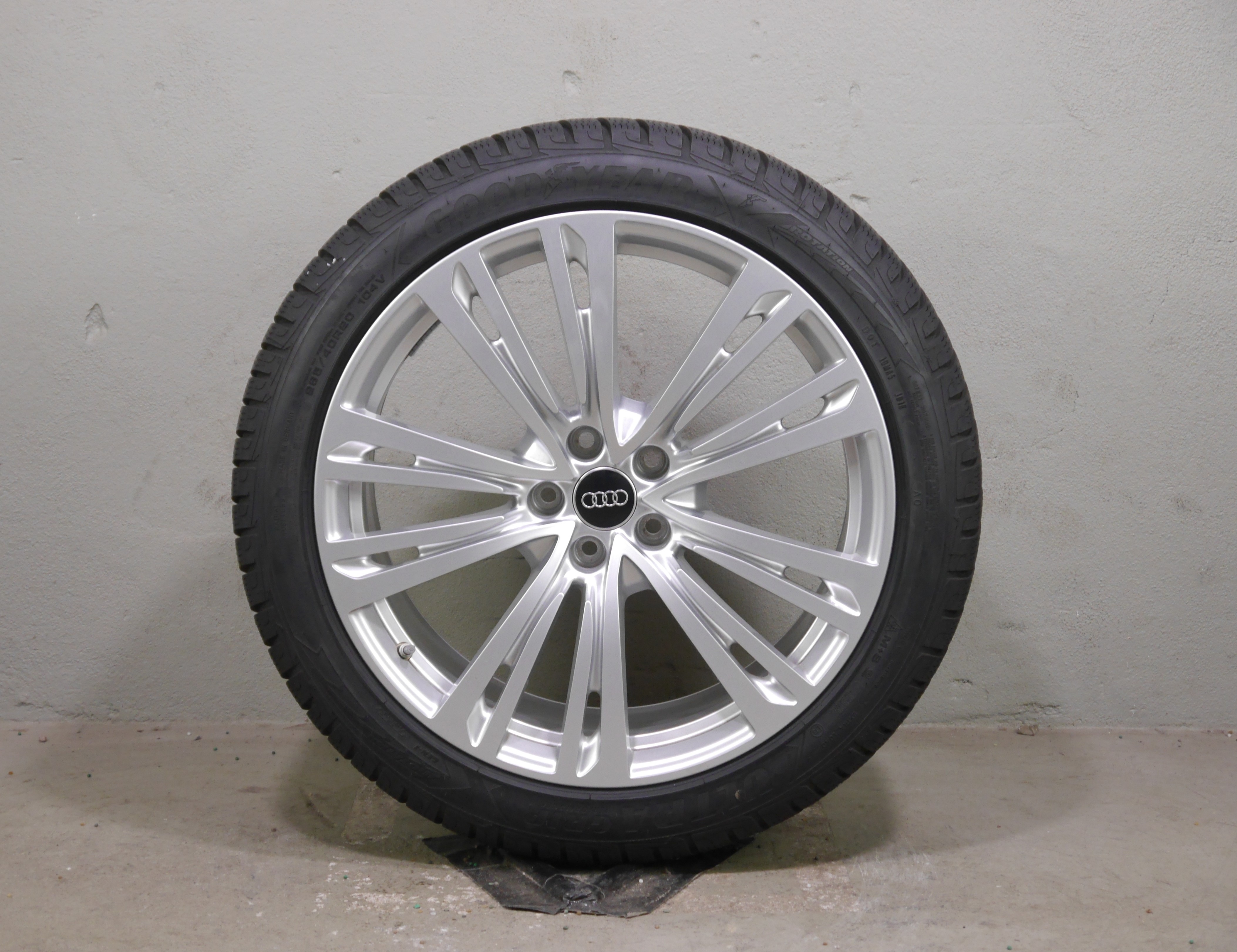 Audi A8 Aluradsatz – Winter 265/40 R20 104V – 4N0601025Q mit RDKS