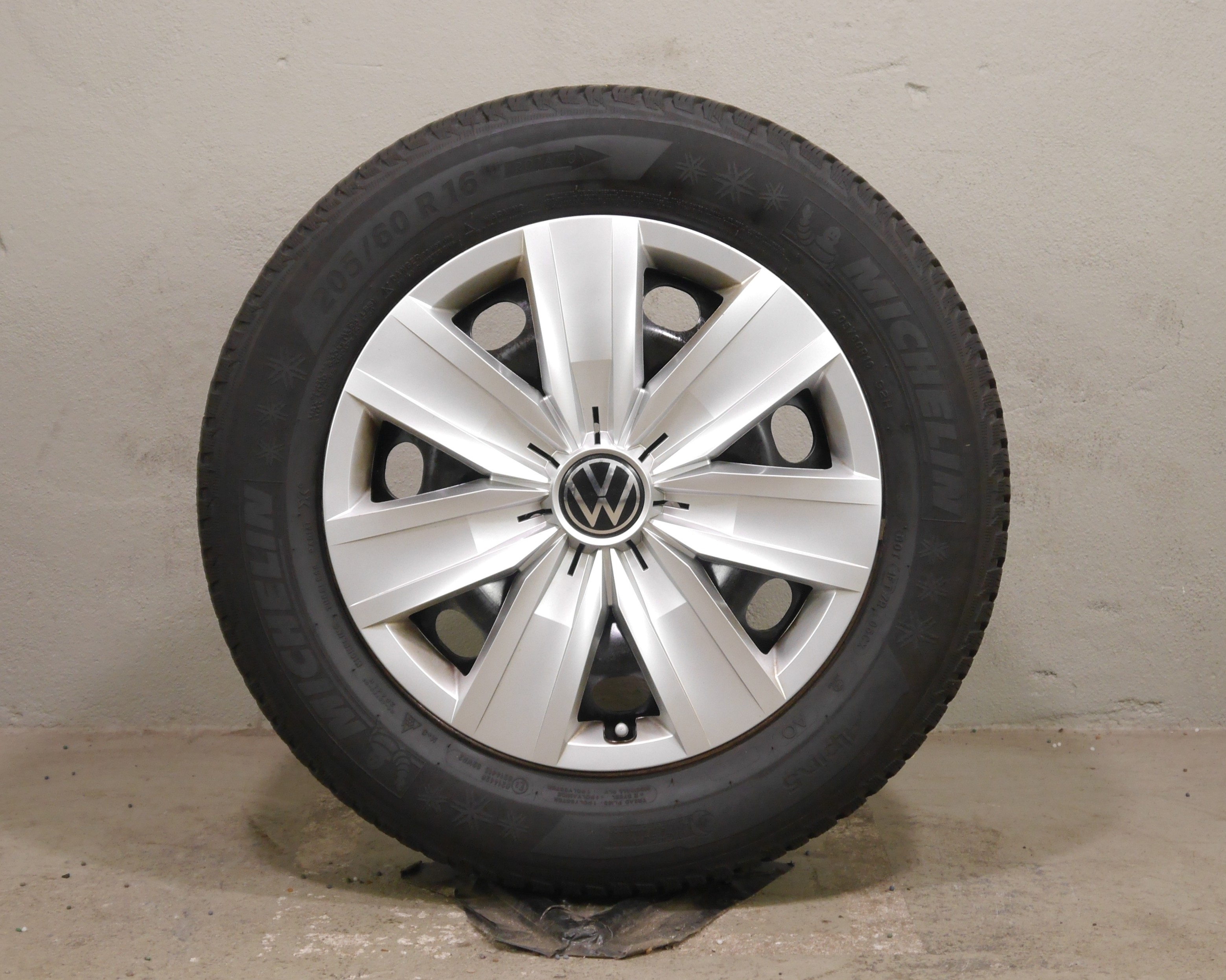 VW T-Roc (D1) Stahlradsatz – Winter 205/60 R16 92H – 5Q0601027CA/CB