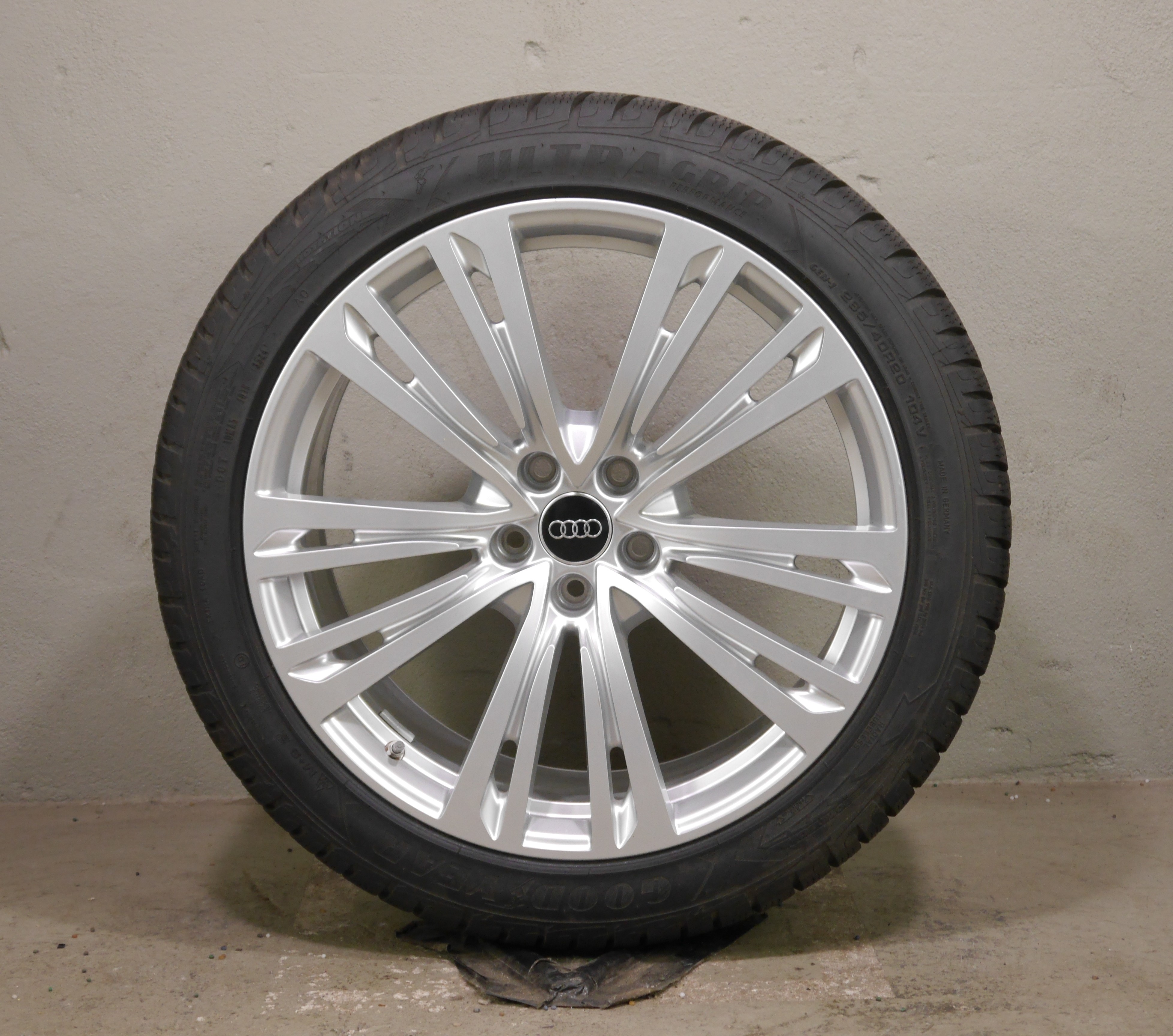 Audi S8 Aluradsatz – Winter 265/40 R20 104V – 4N0601025Q mit RDKS