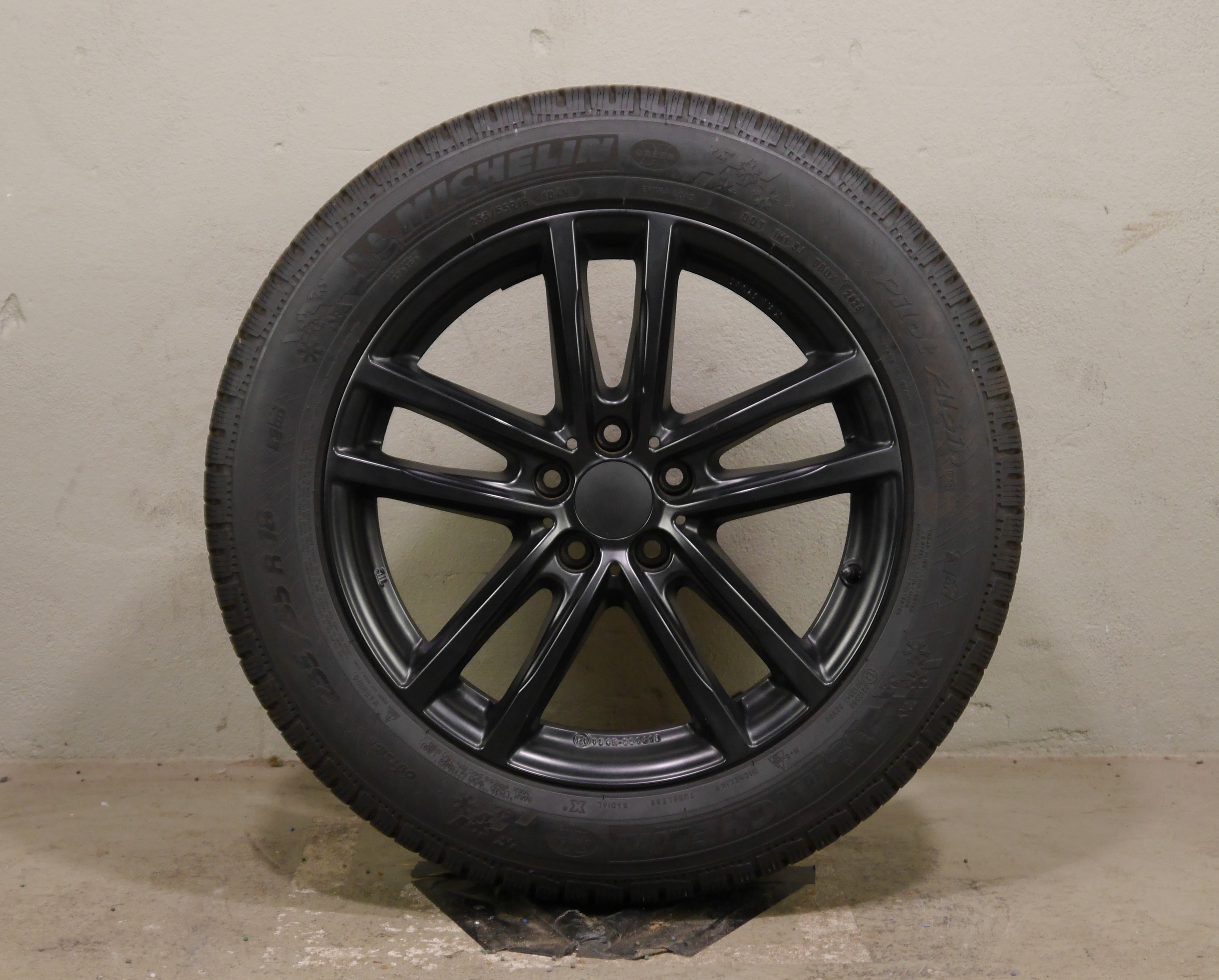 Audi Q3 (F3) Aluradsatz – Winter 235/55 R18 104V – KBA52084