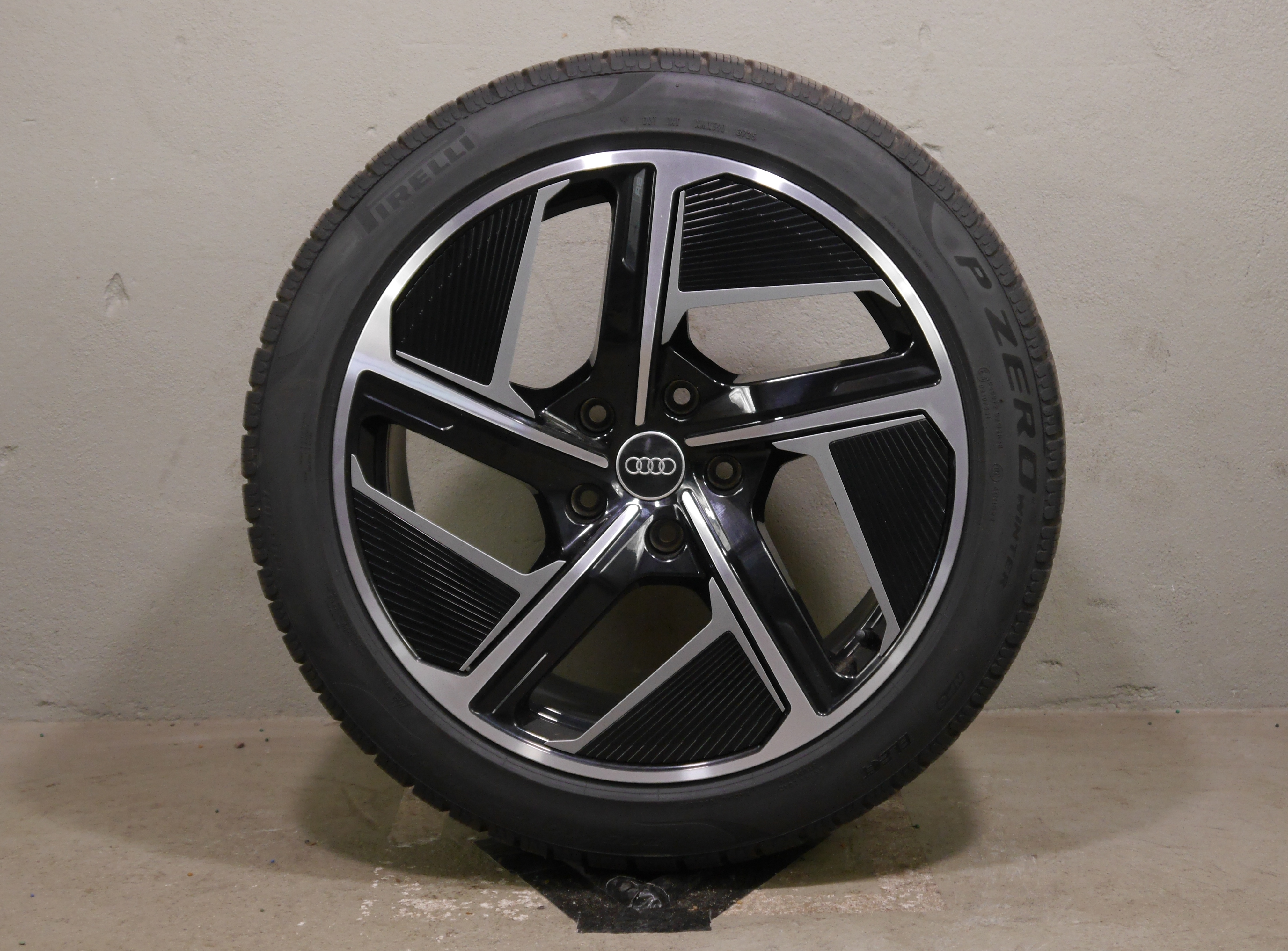 Audi RS e-tron GT Aluradsatz – Winter 245/45 R20 103V, 285/40 R20 108V (NF0,RDKS) 4J3601025F/H