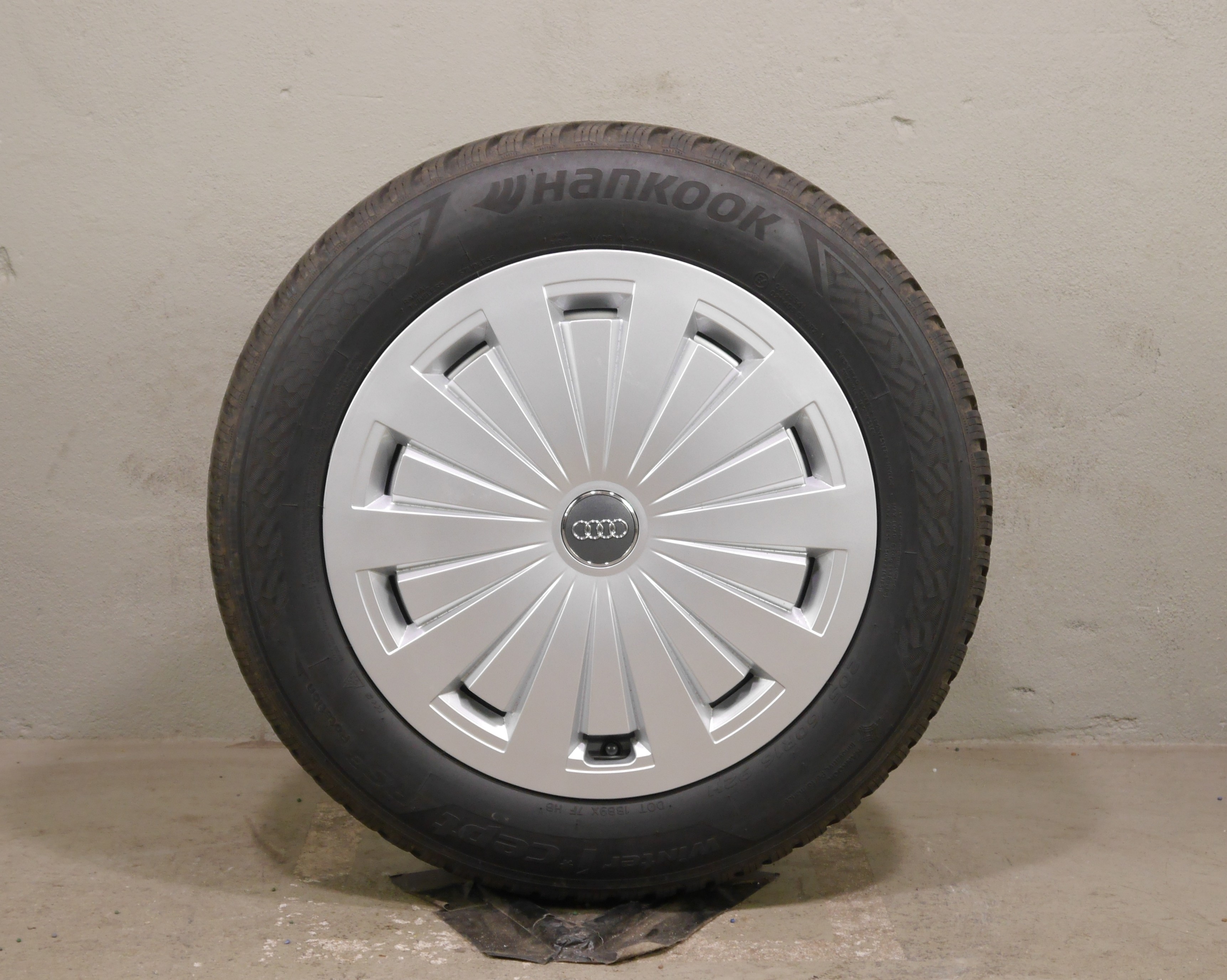 Audi A4 Aluradsatz – Winter 205/60 R16 92H (AO) – 8W0601025-