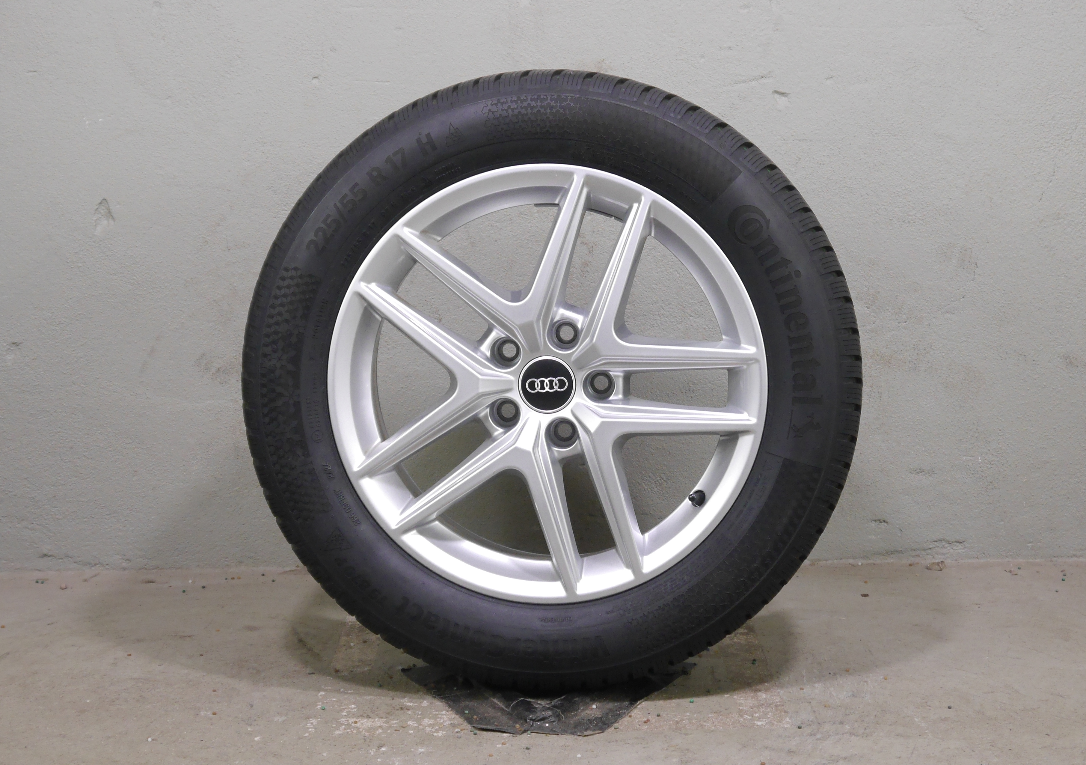 Audi A4 Allroad Aluradsatz – Winter 225/55 R17 97H – 8W9601025D