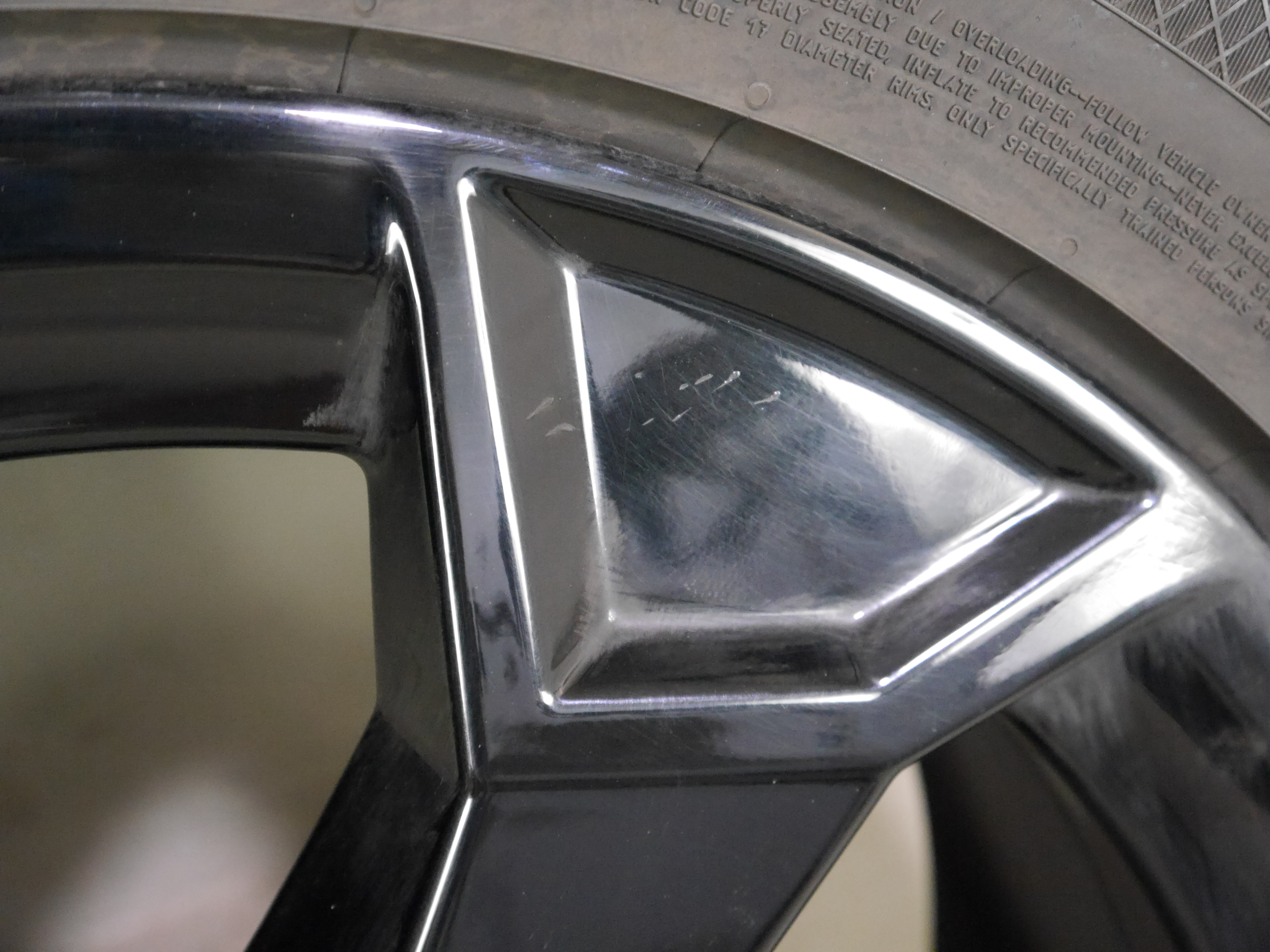 Audi Q3 (F3) Aluradsatz – Winter 215/65 R17 99H (AO) – 83A601025AM