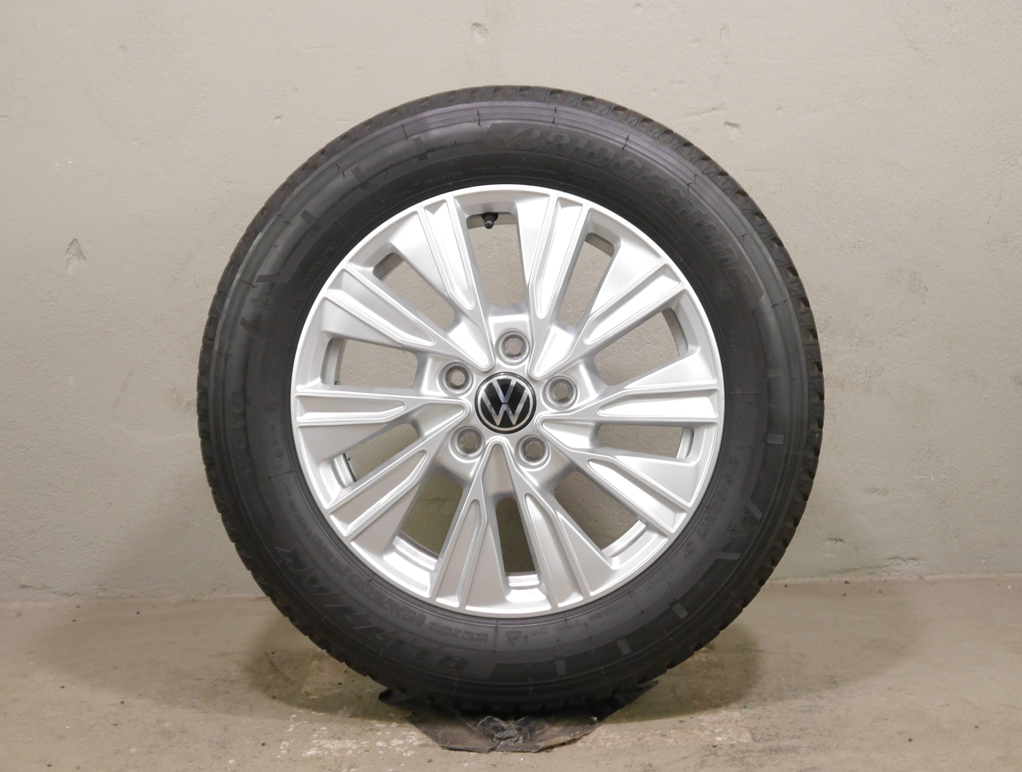 VW T7 New Multivan Life (ST) Aluradsatz – Winter 215/60 R17 104/102H - 7T0601025A