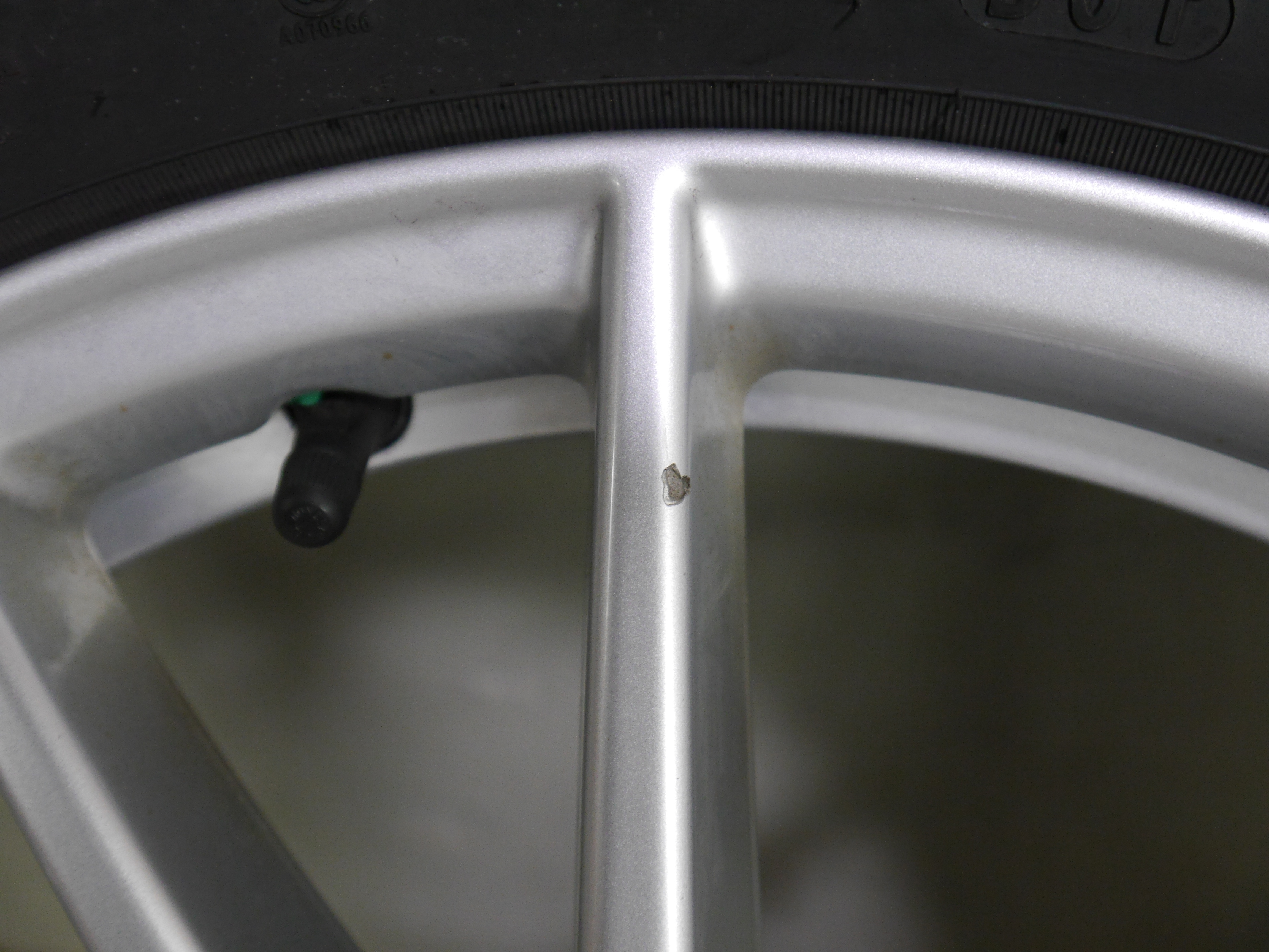 Audi A5 Avant (FU) Aluradsatz – Winter 215/55 R17 98H (AO) – 8B3601025A