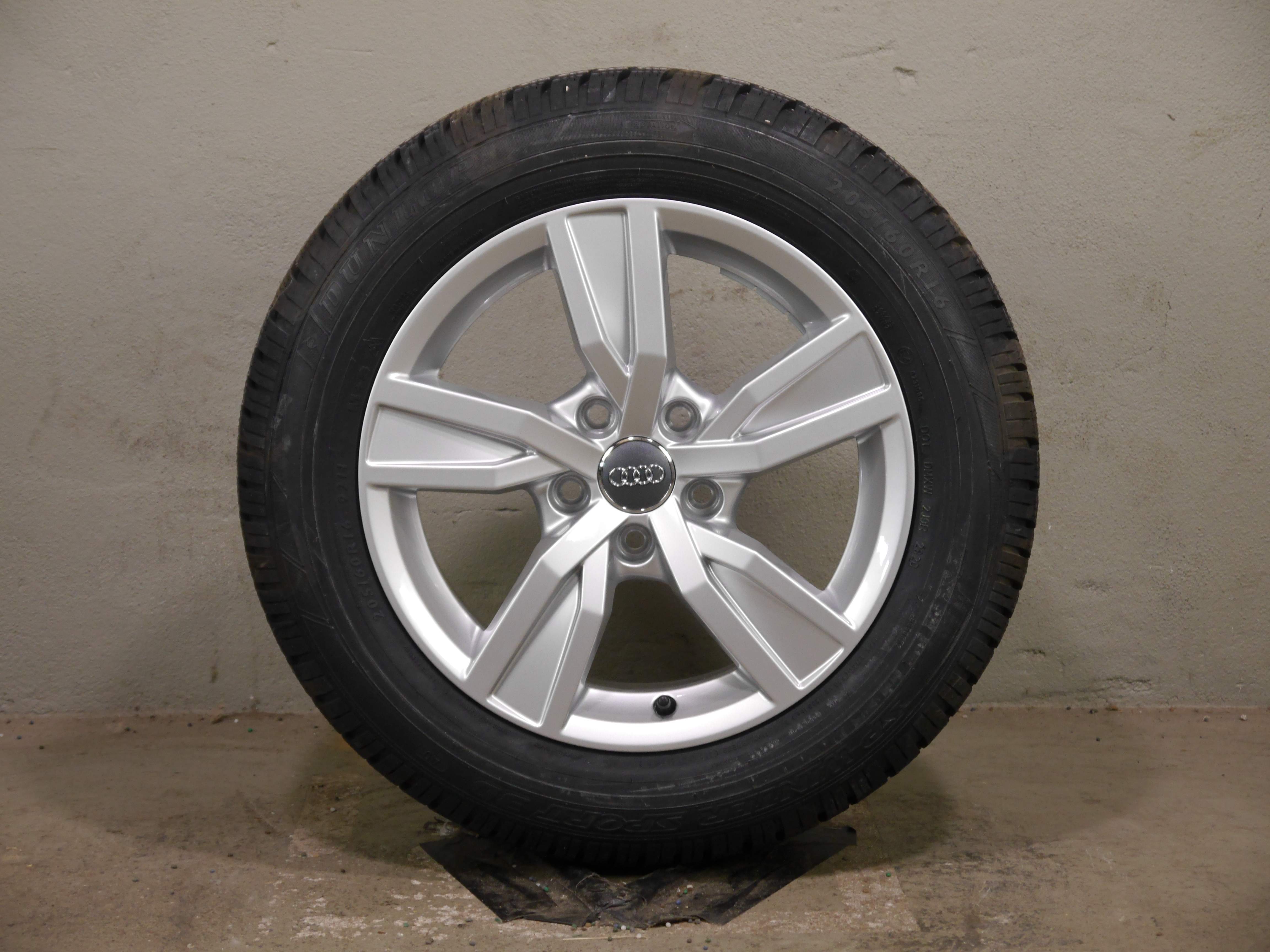 Audi A4 Aluradsatz – Winter 205/60 R16 92H – 8W0601025A
