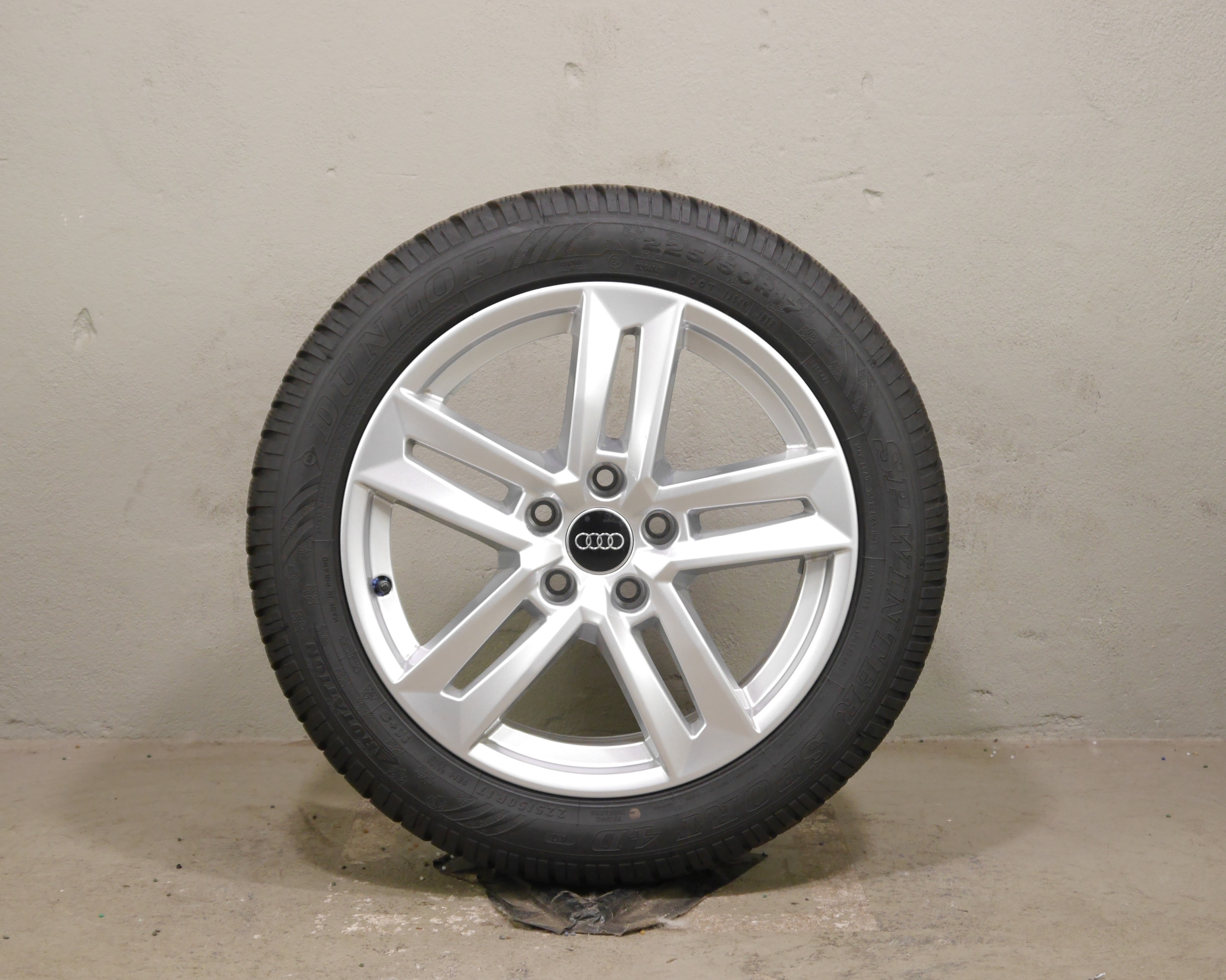 Audi A4 Avant Aluradsatz – Winter 225/50 R17 98H – 8W0601025P
