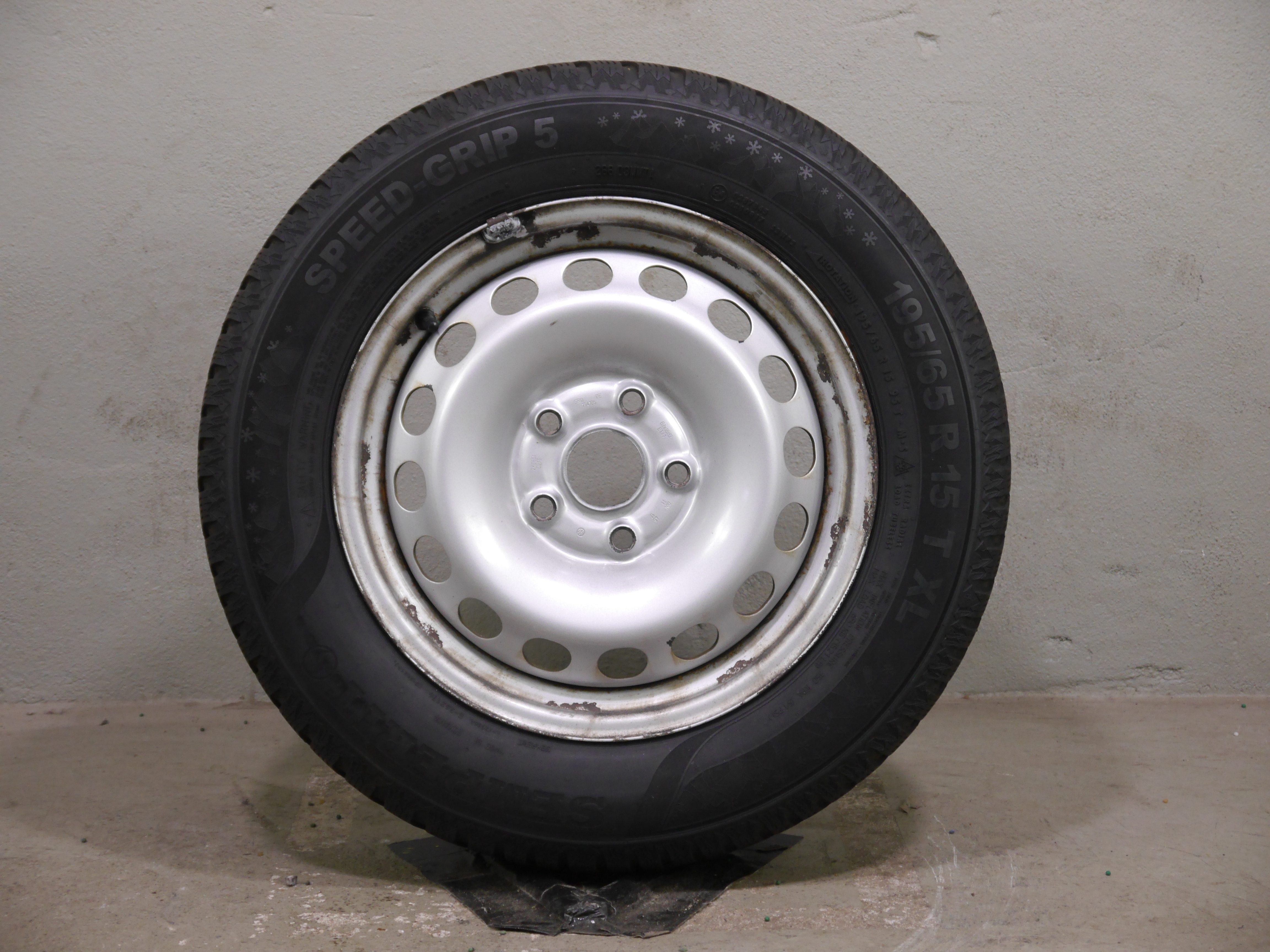 Volkswagen Caddy 2K Stahlradsatz – Winter 195/65 R15 95T – 2K0601027B