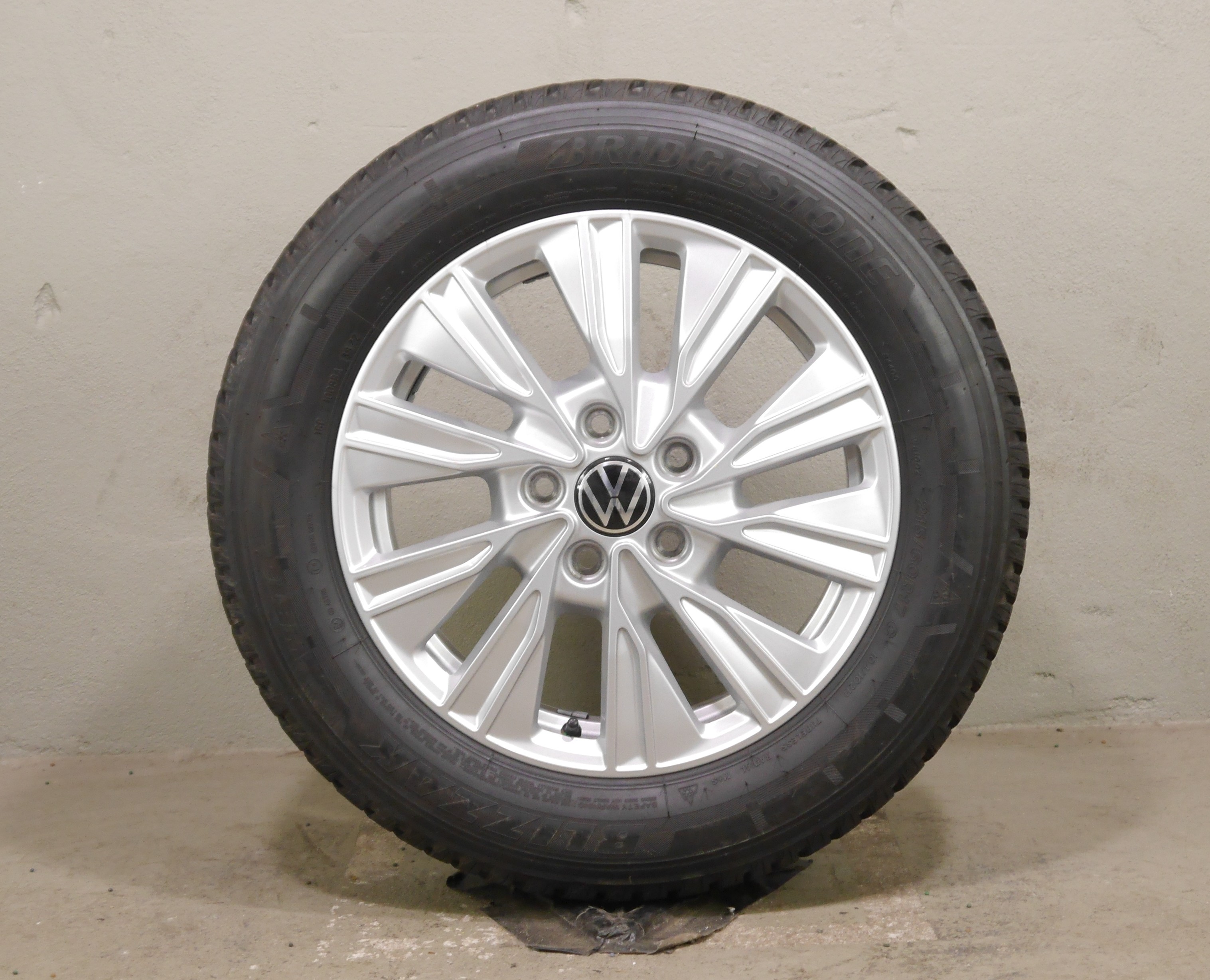 VW T7 New Multivan Life (ST) Aluradsatz – Winter 215/60 R17 104/102H - 7T0601025A