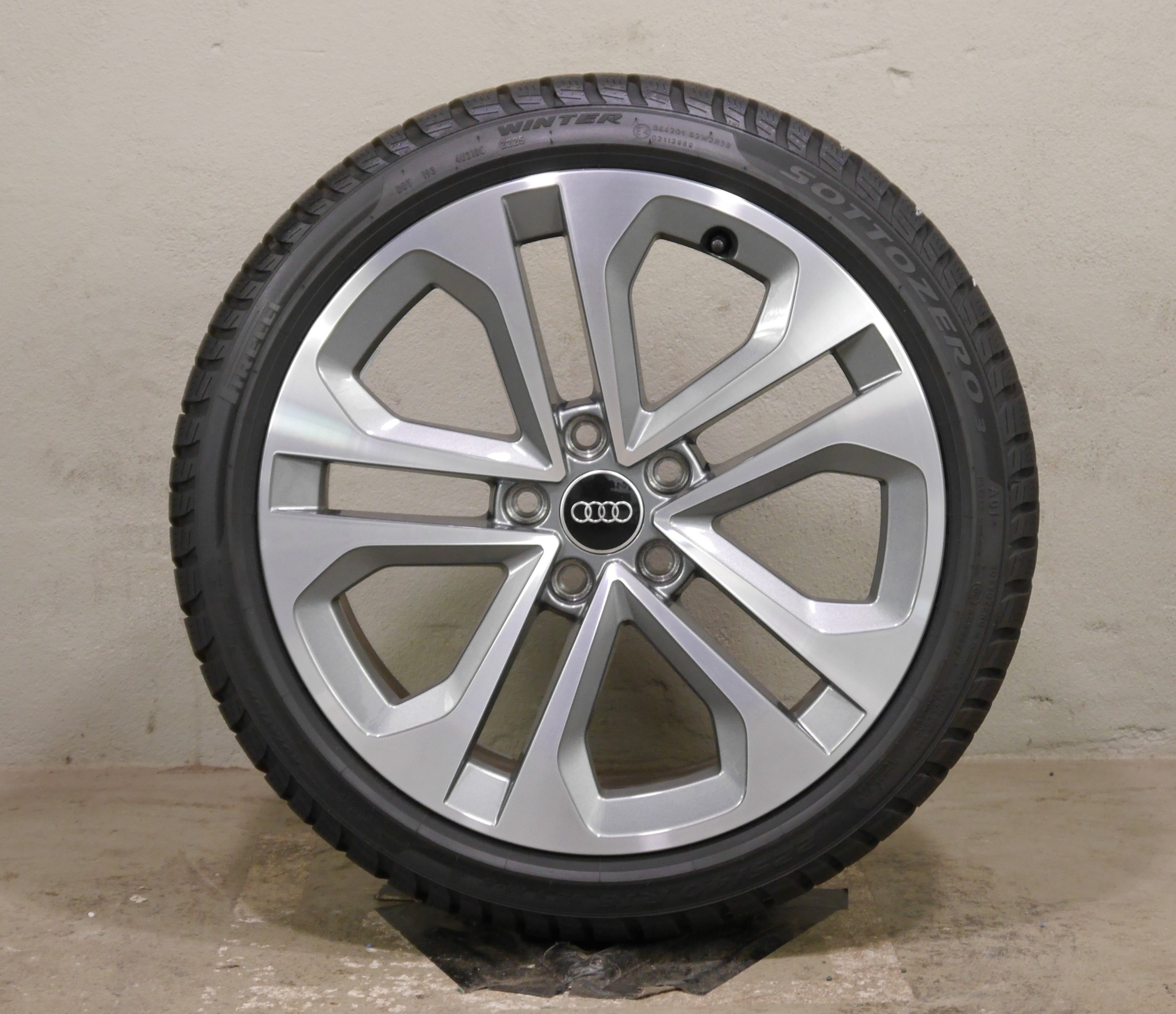 Audi A3 (8Y) Aluradsatz – Winter 225/40 R18 92V (AO1) – 8Y0601025CE