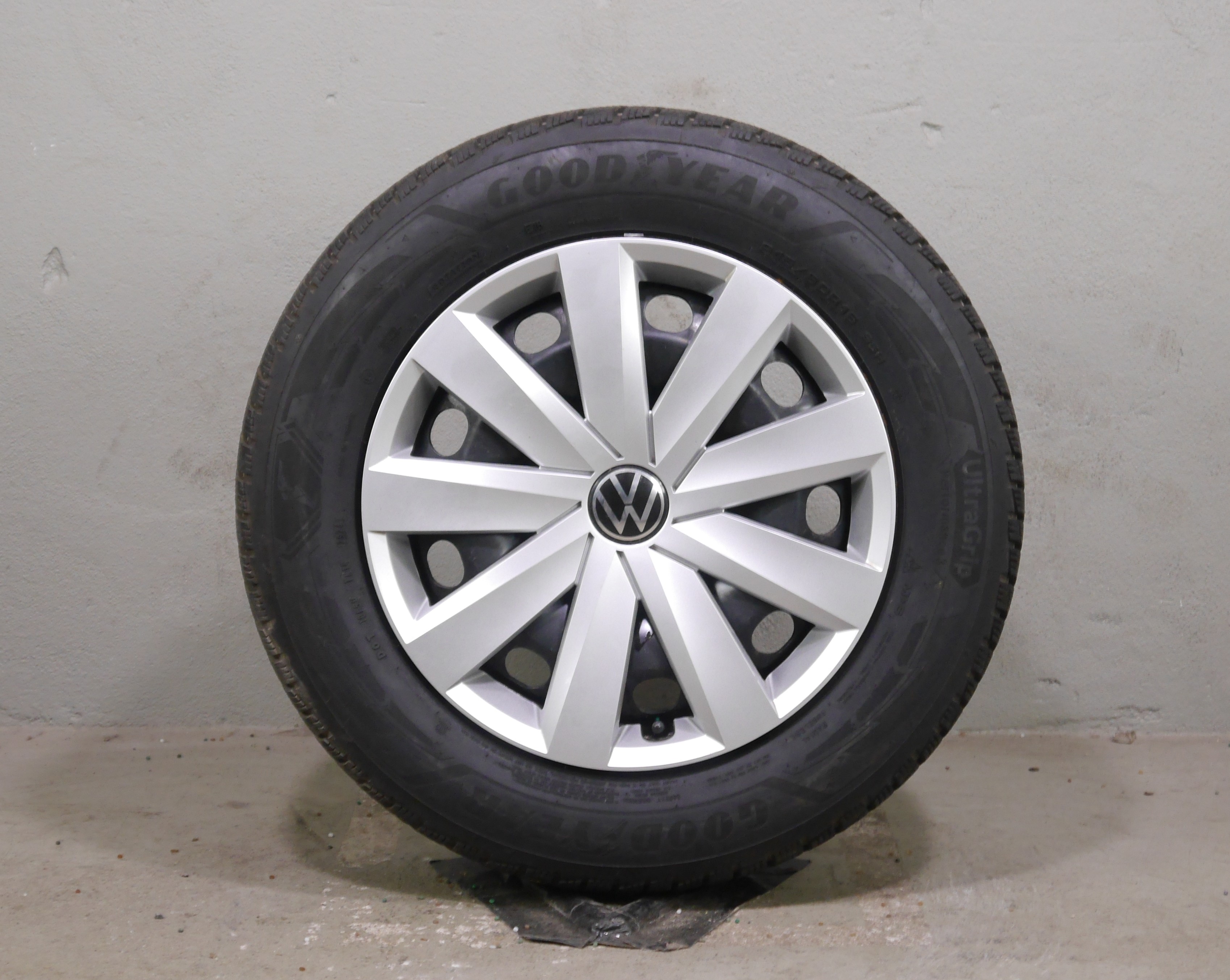 VW Passat Variant CB Stahlradsatz – Winter 215/60 R16 95H – 3Q0601027C SEAL