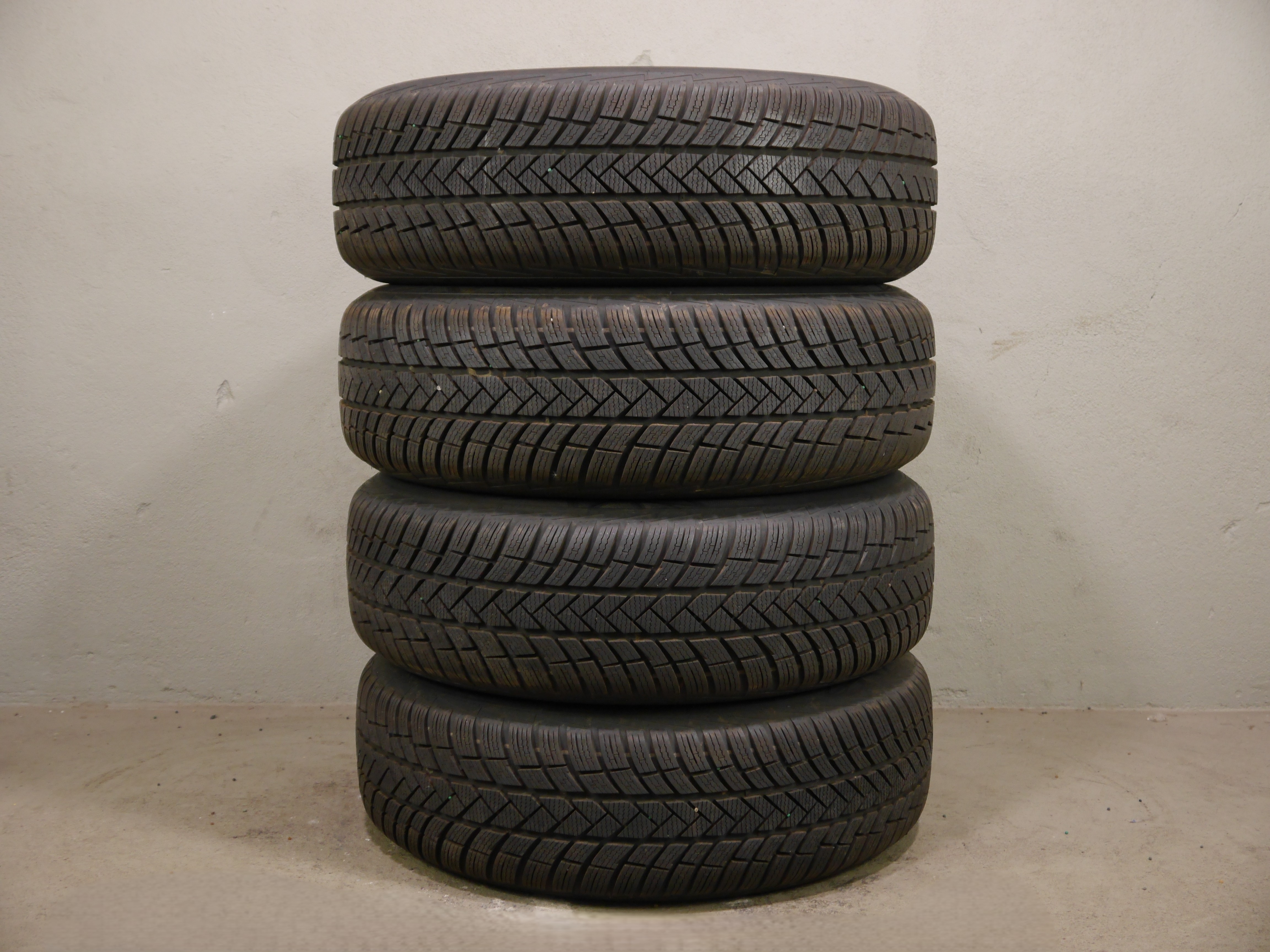 VW Tayron (R4) / Tiguan (AD1 + CT1) Stahlradsatz – Winter 215/65 R17 99H – 5QF601027J/R/T