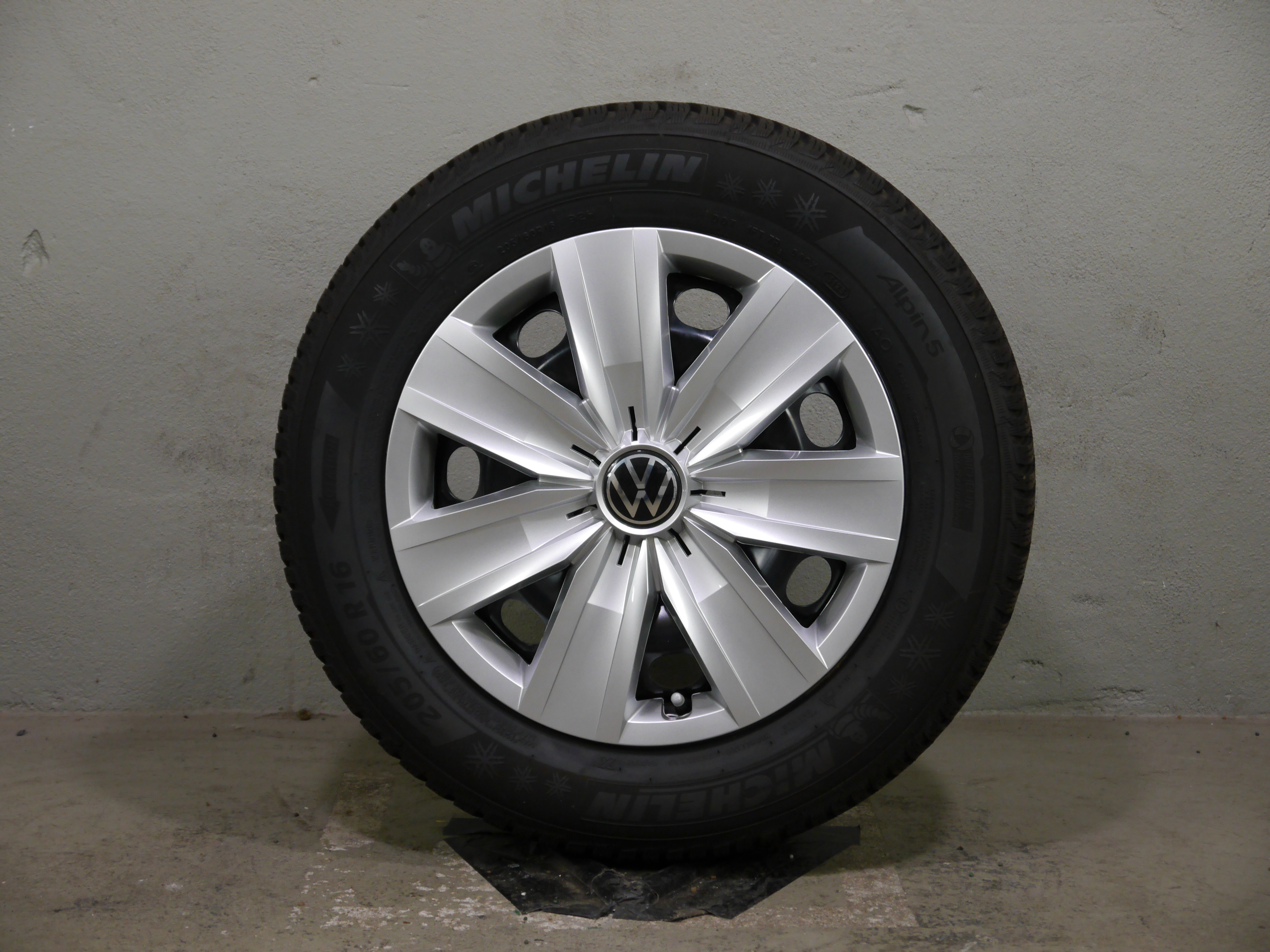 VW T-Roc (D1) Stahlradsatz – Winter 205/60 R16 92H (AO) – 5Q0601027CK