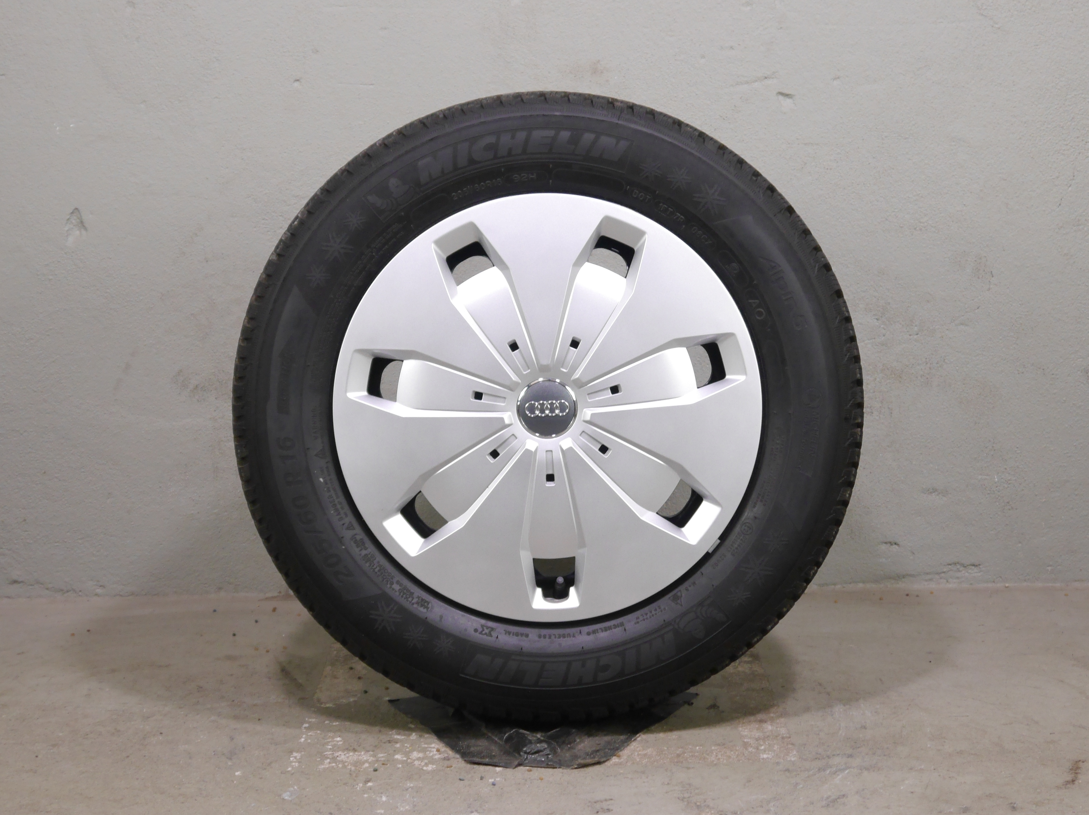Audi Q2 Stahlradsatz – Winter 205/60 R16 92H (AO) – 5Q0601027CJ/CK